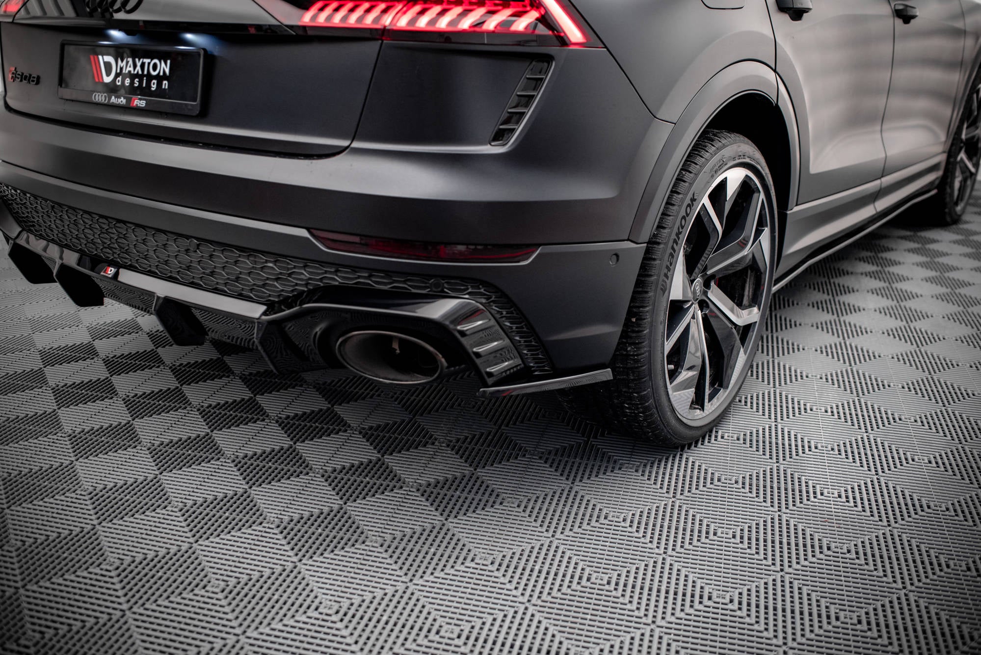 Maxton Design Heck Ansatz Flaps Diffusor V.2 passend für Audi RSQ8 Mk1 schwarz Hochglanz