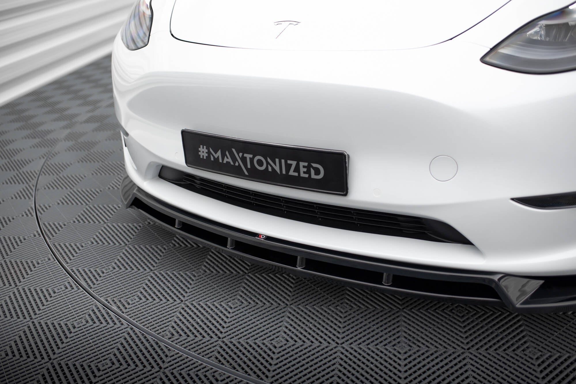Maxton Design Street+ Spoilerlippe Front Ansatz V.2 passend für Tesla Model Y schwarz Hochglanz
