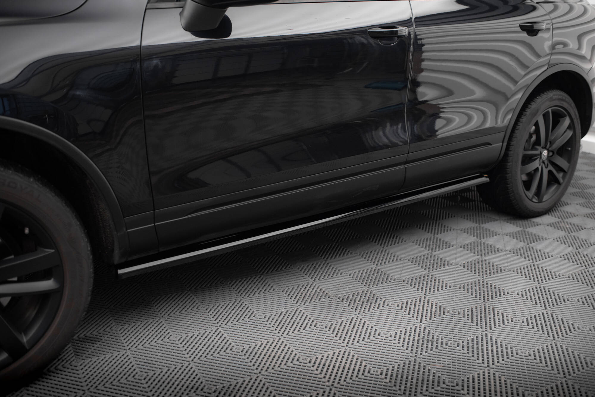 Maxton Design Street+ Seitenschweller Leisten passend für VW Touareg Mk2 schwarz Hochglanz
