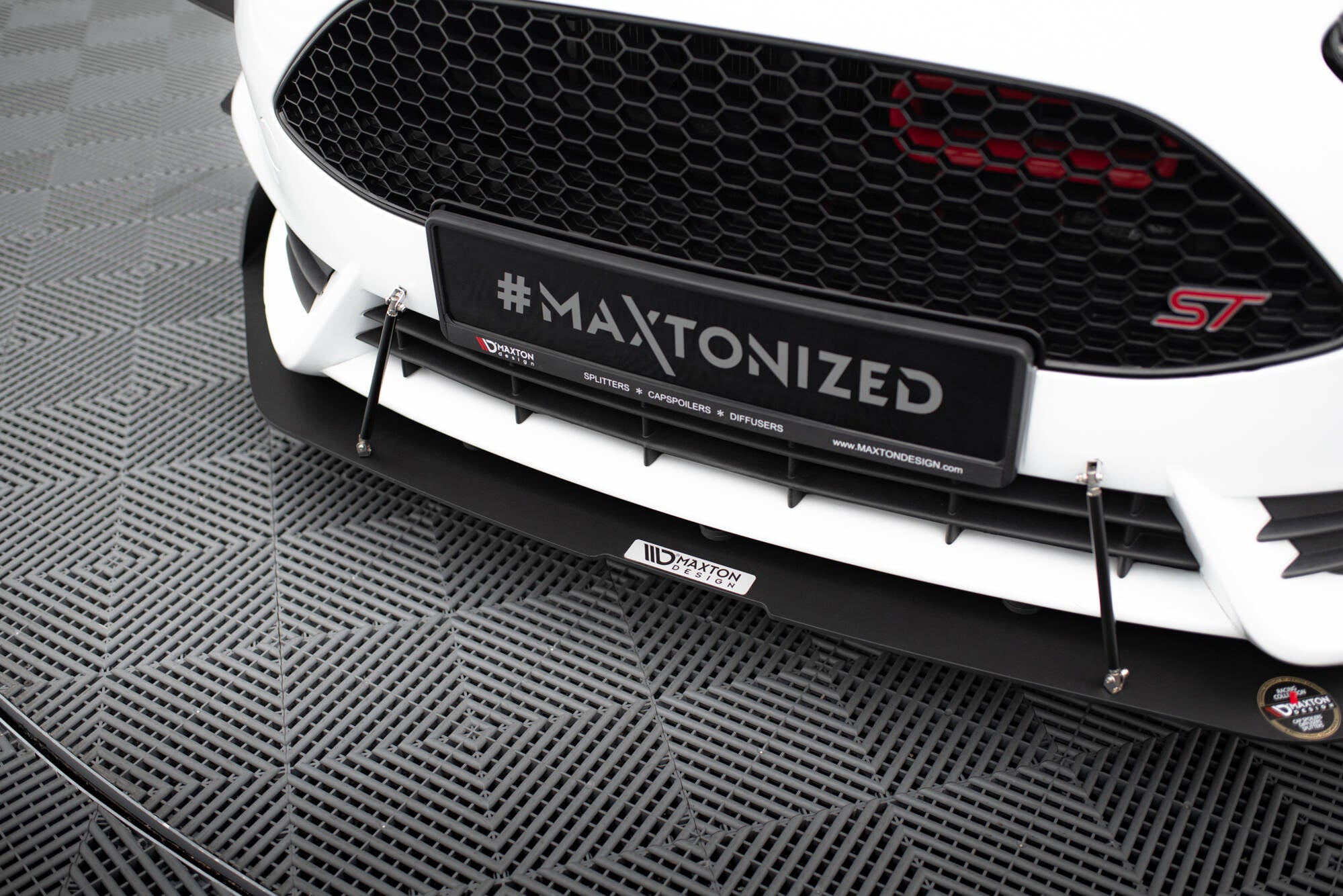 Maxton Design Front Sport Diffusor V.2 Ford Fiesta ST Mk7 FL für Ford Fiesta ST