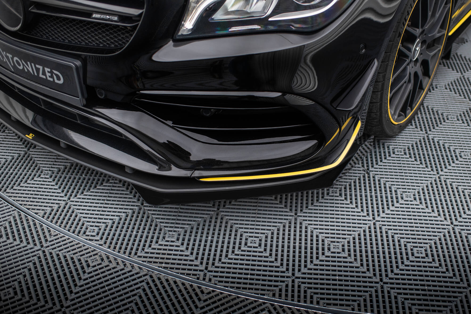 Maxton Design Street Pro Street+ Spoilerlippe Front Ansatz + Flaps passend für Mercedes-AMG CLA 45 Aero C117 Facelift schwarz Hochglanz