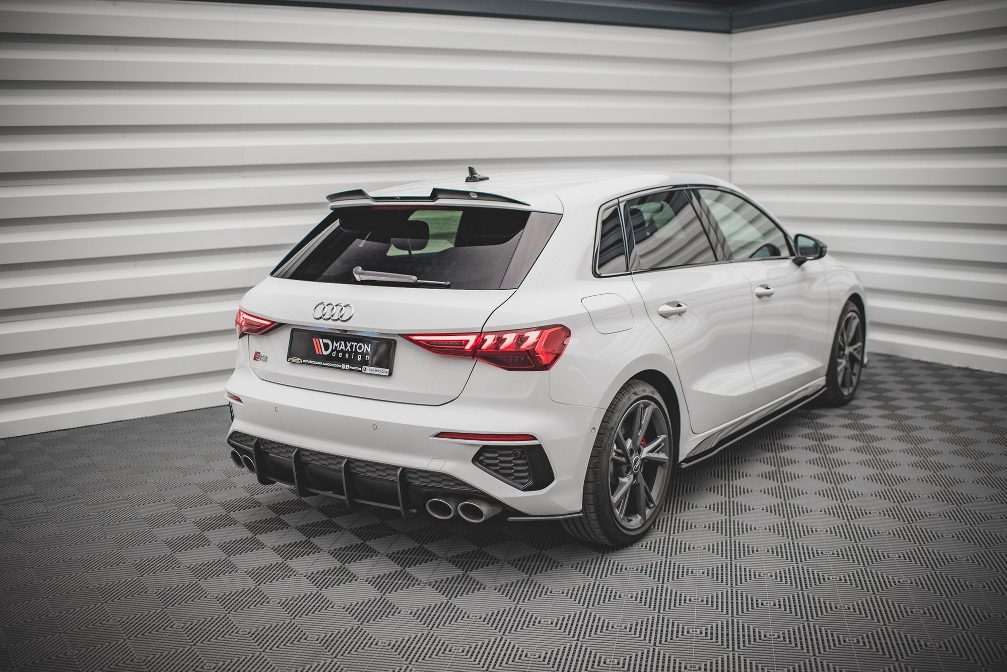Maxton Design Spoiler CAP V.1 passend für Audi RS3 / S3 / A3 S-Line Sportback 8Y schwarz Hochglanz