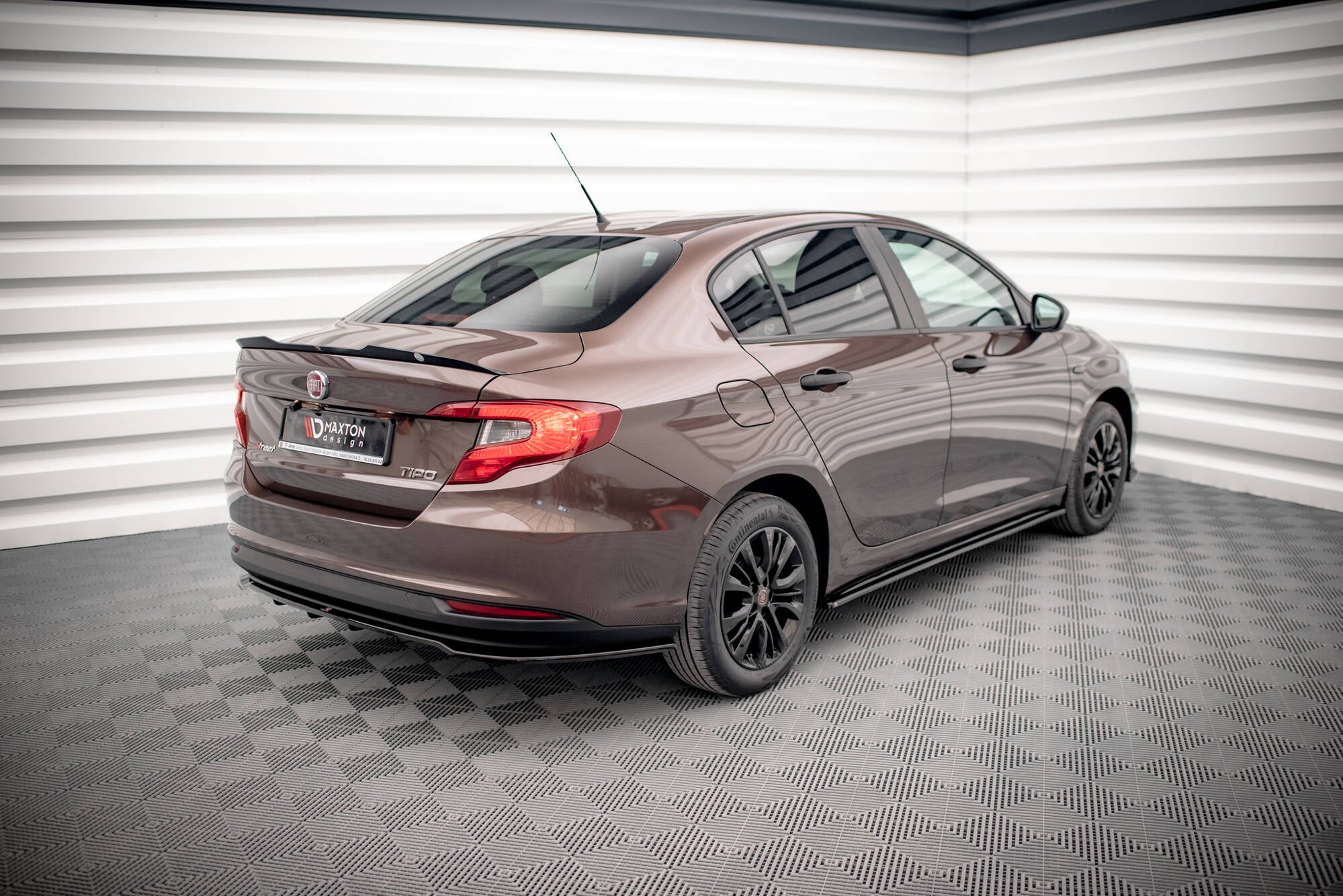 Maxton Design Street+ Mittlerer Diffusor RACE passend für Fiat Tipo S Limousine Mk1 schwarz Hochglanz