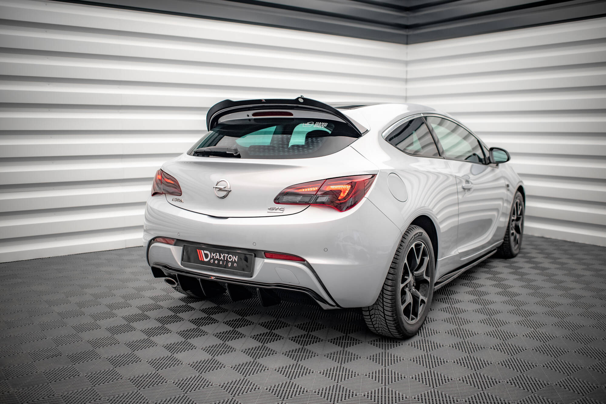Maxton Design Diffusor Heck Ansatz passend für Opel Astra GTC OPC-Line J (Einzelauspuff li.) schwarz Hochglanz