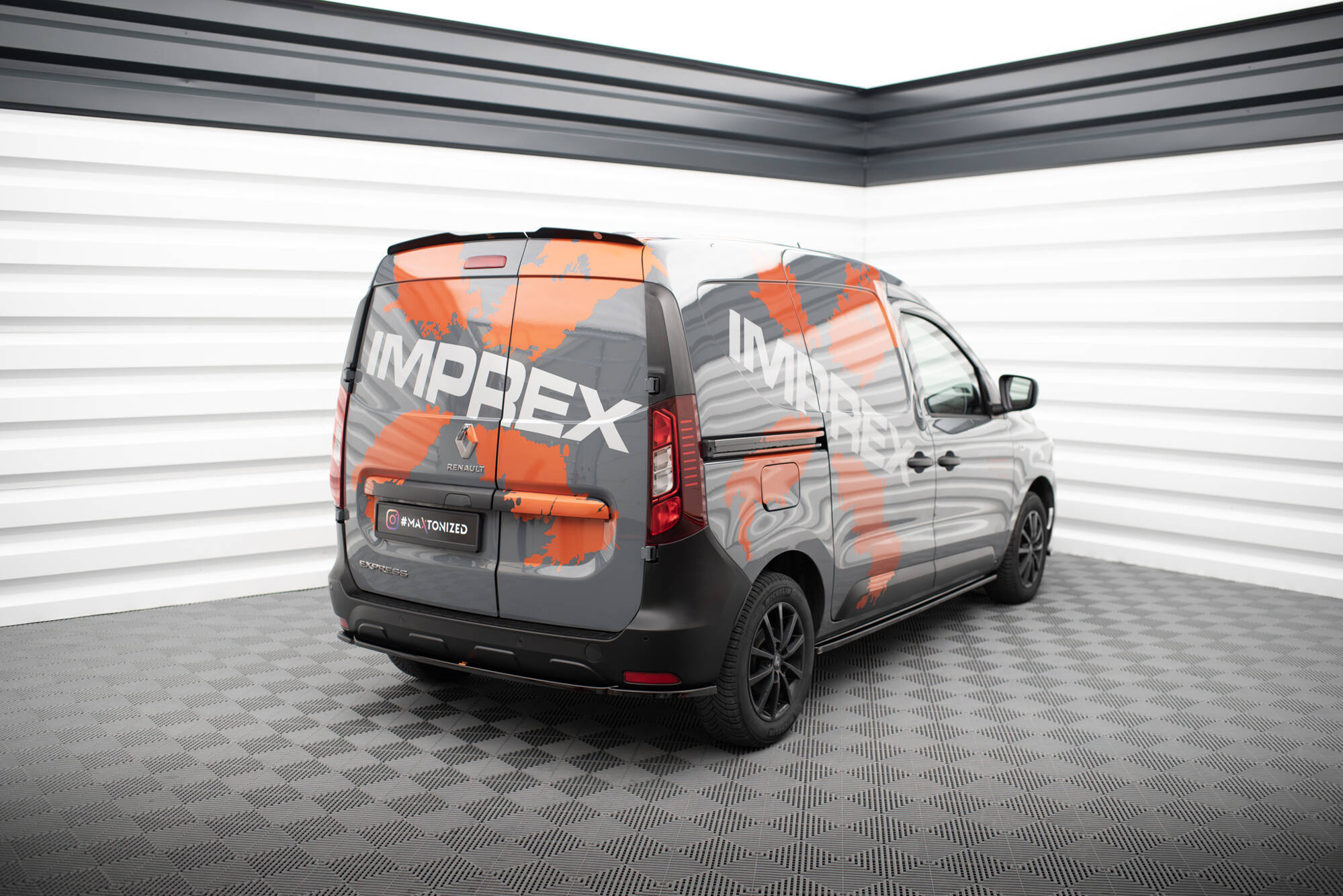 Maxton Design Spoiler CAP passend für Renault Express Mk2 schwarz Hochglanz