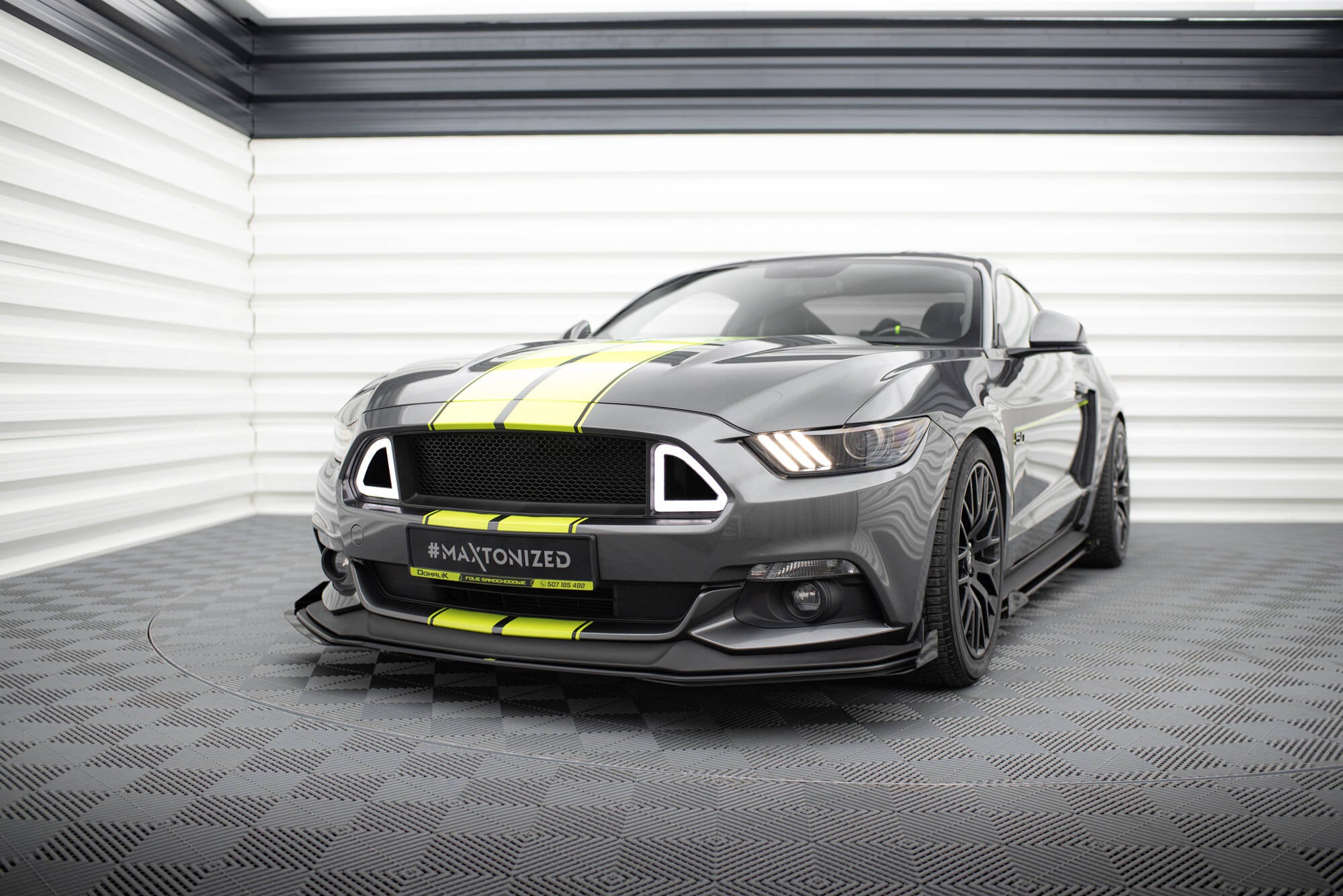Maxton Design Street Pro Street+ Spoilerlippe Front Ansatz + Flaps passend für Ford Mustang GT Mk6 schwarz Hochglanz