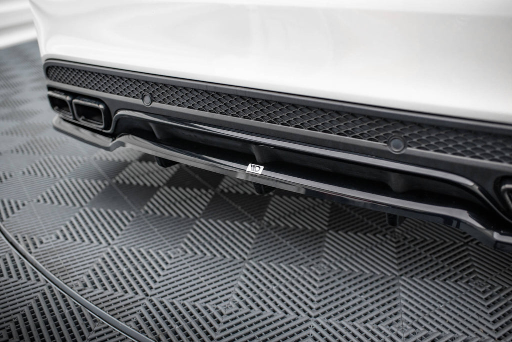 Maxton Design Street+ Mittlerer Diffusor RACE passend für Mercedes-AMG C63 Limousine / Kombi W205 / S205 schwarz Hochglanz