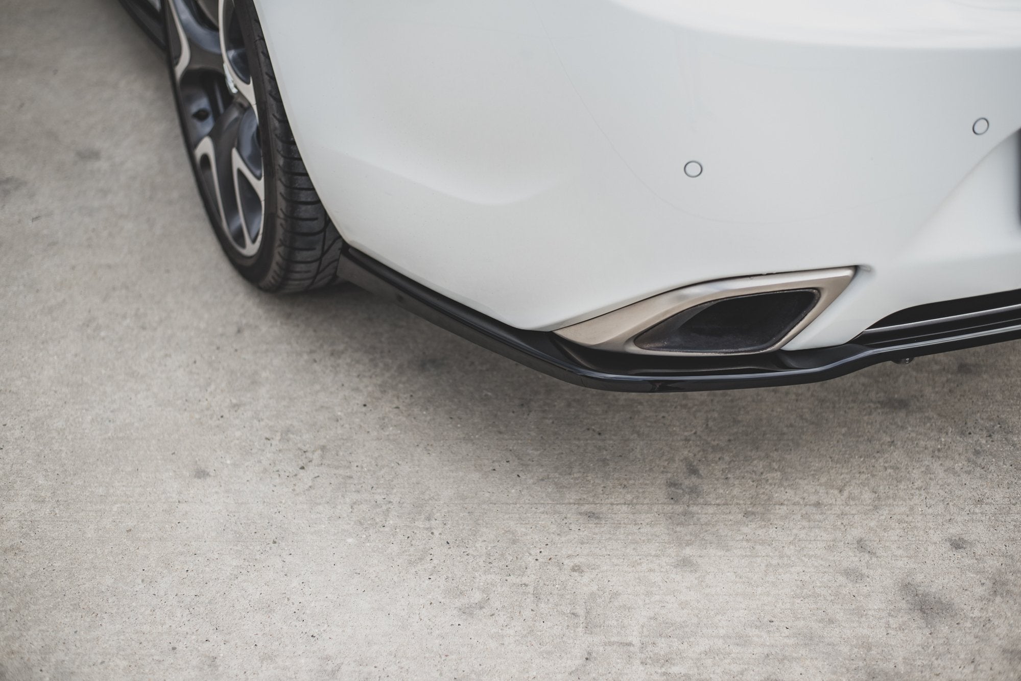 Maxton Design Street+ Mittlerer Diffusor RACE passend für Opel Insignia Mk. 1 OPC Facelift schwarz Hochglanz
