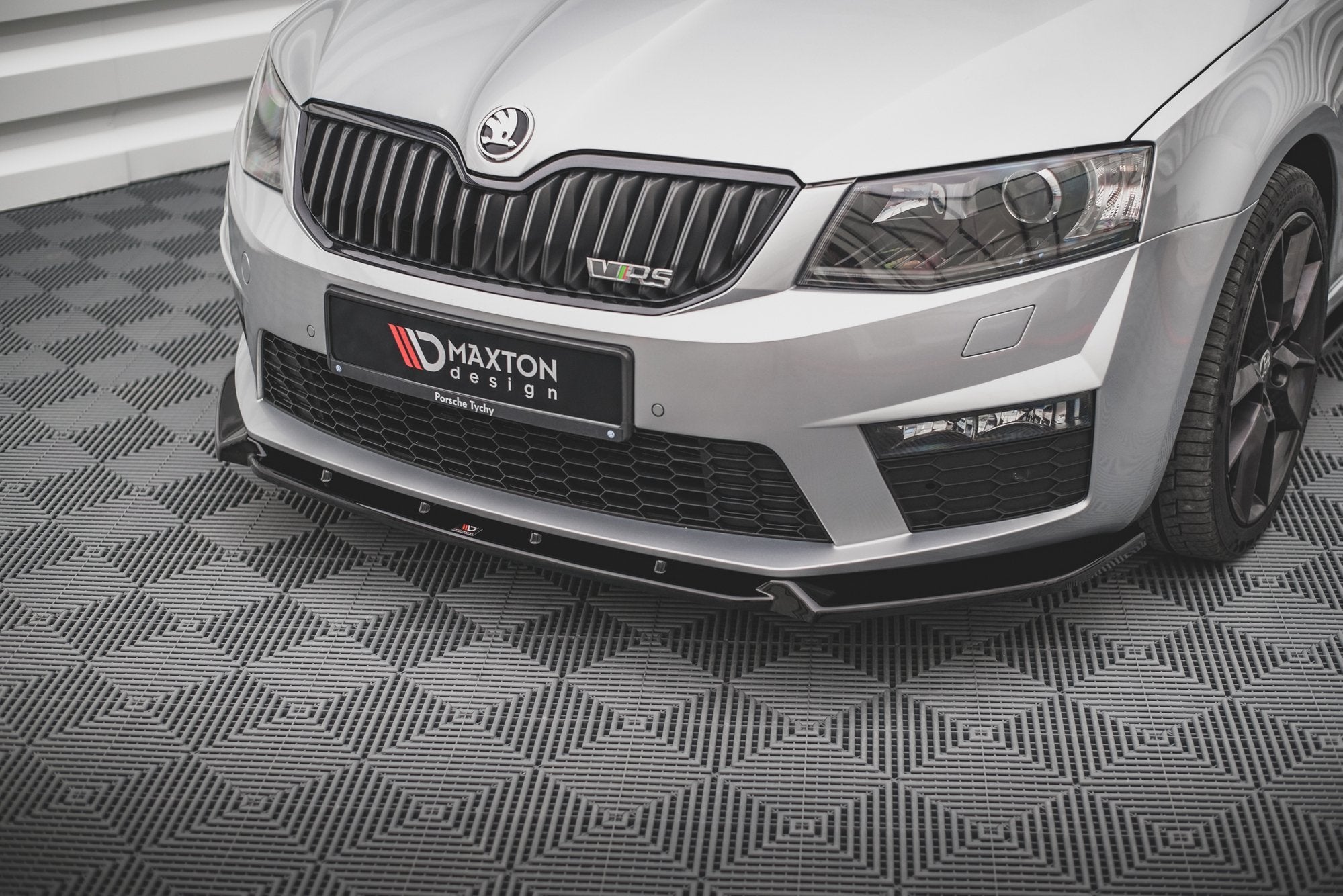 Maxton Design Street+ Spoilerlippe Front Ansatz V.3 passend für Skoda Octavia RS Mk3 schwarz Hochglanz