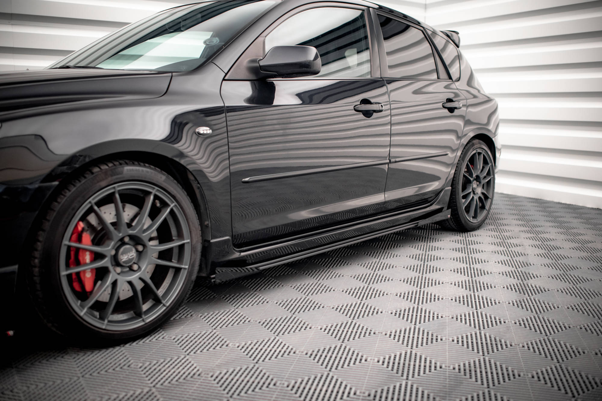 Maxton Design Street Pro Street+ Seitenschweller Leisten + Flaps passend für Mazda 3 MPS Mk1 schwarz Hochglanz