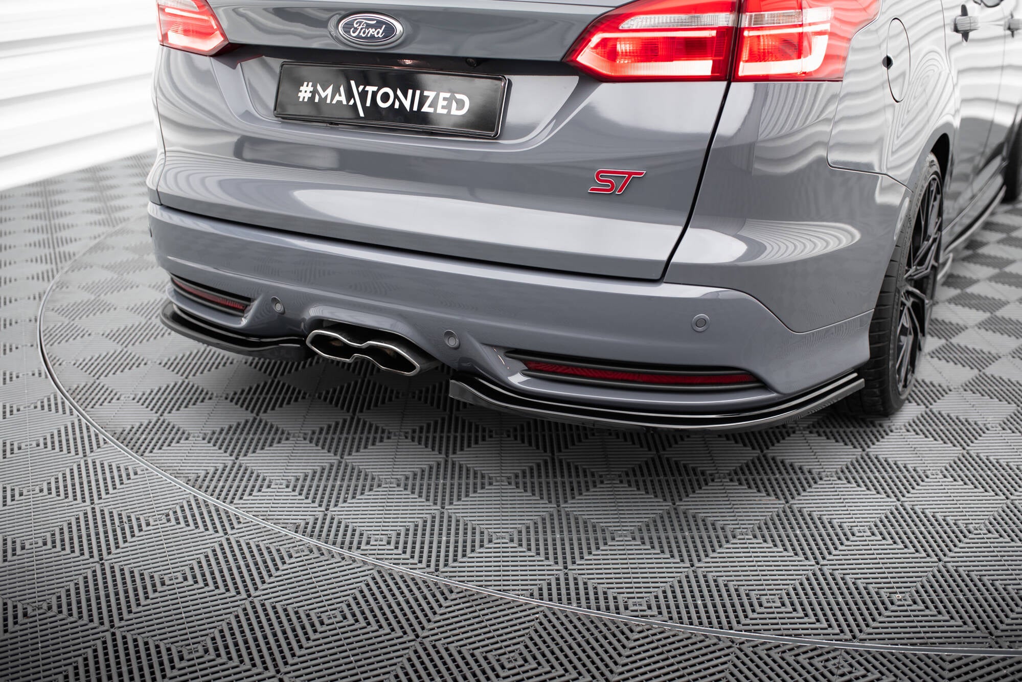 Maxton Design Heck Ansatz Flaps Diffusor passend für Ford Focus ST Kombi Mk3 / Mk3 Facelift schwarz Hochglanz