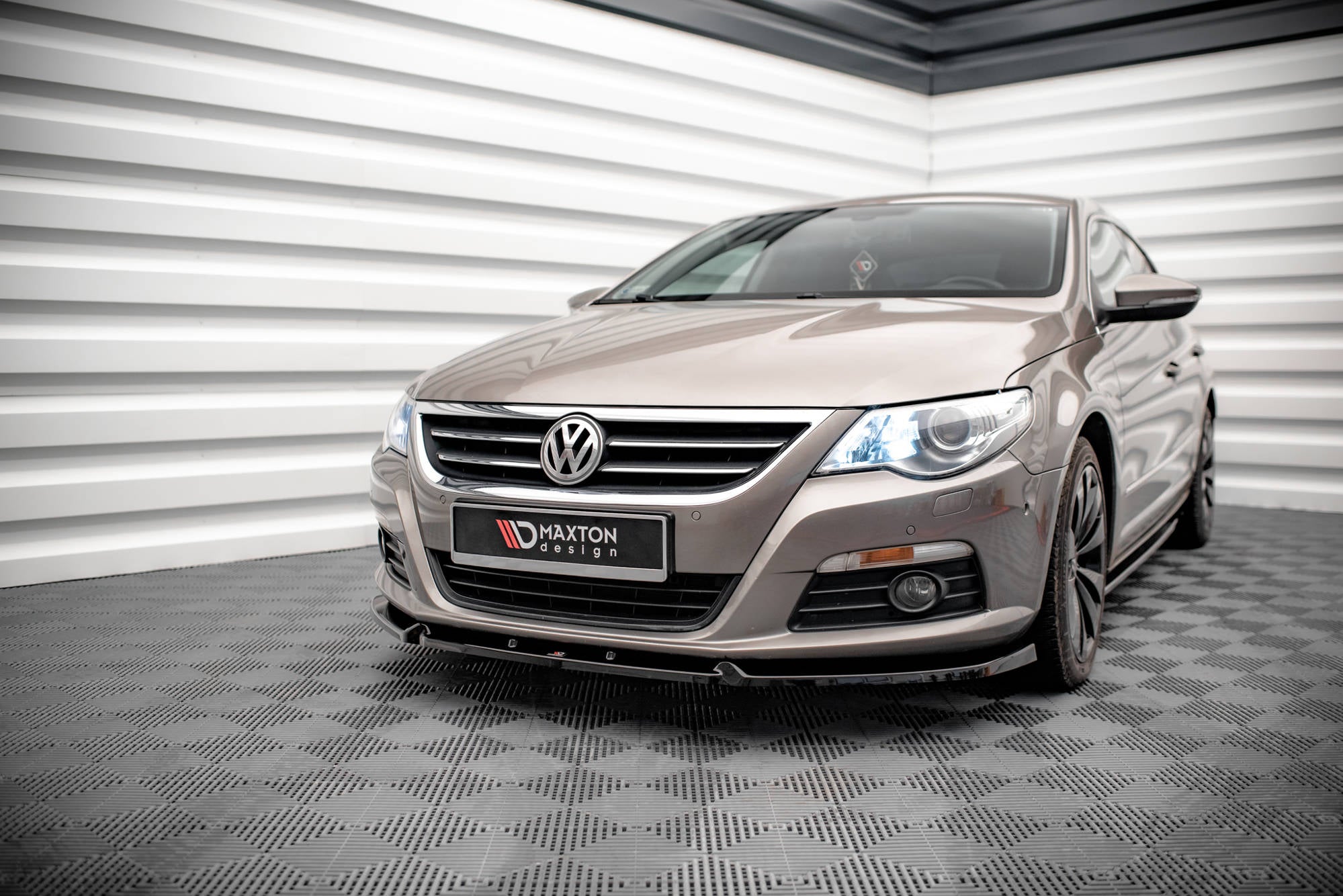 Maxton Design Street+ Spoilerlippe Front Ansatz V.3 passend für VW Passat CC schwarz Hochglanz
