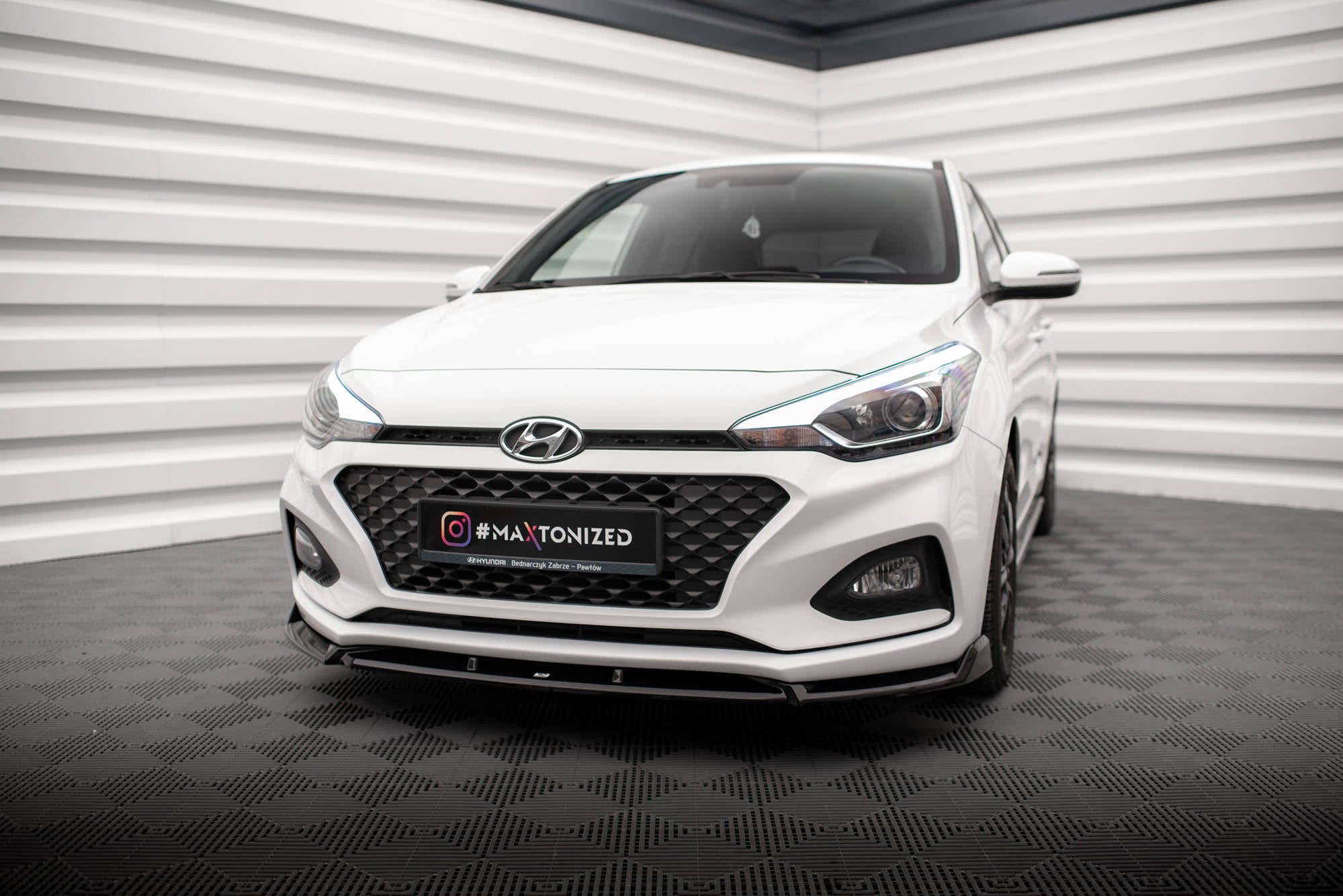 Maxton Design Street+ Spoilerlippe Front Ansatz V.2 passend für Hyundai I20 Mk2 Facelift schwarz Hochglanz