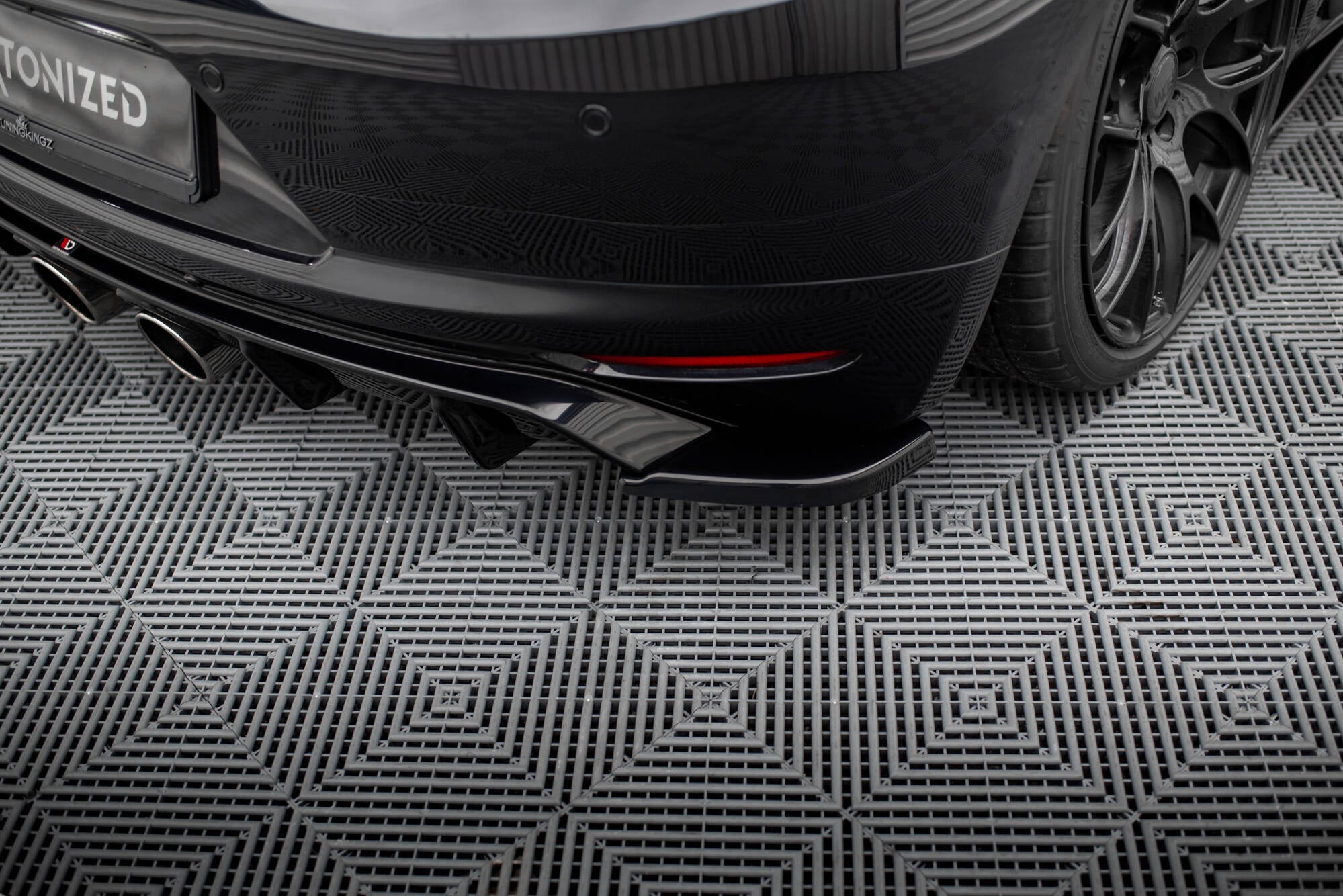 Maxton Design Heck Ansatz Flaps Diffusor V.2 passend für VW Scirocco Mk3 schwarz Hochglanz