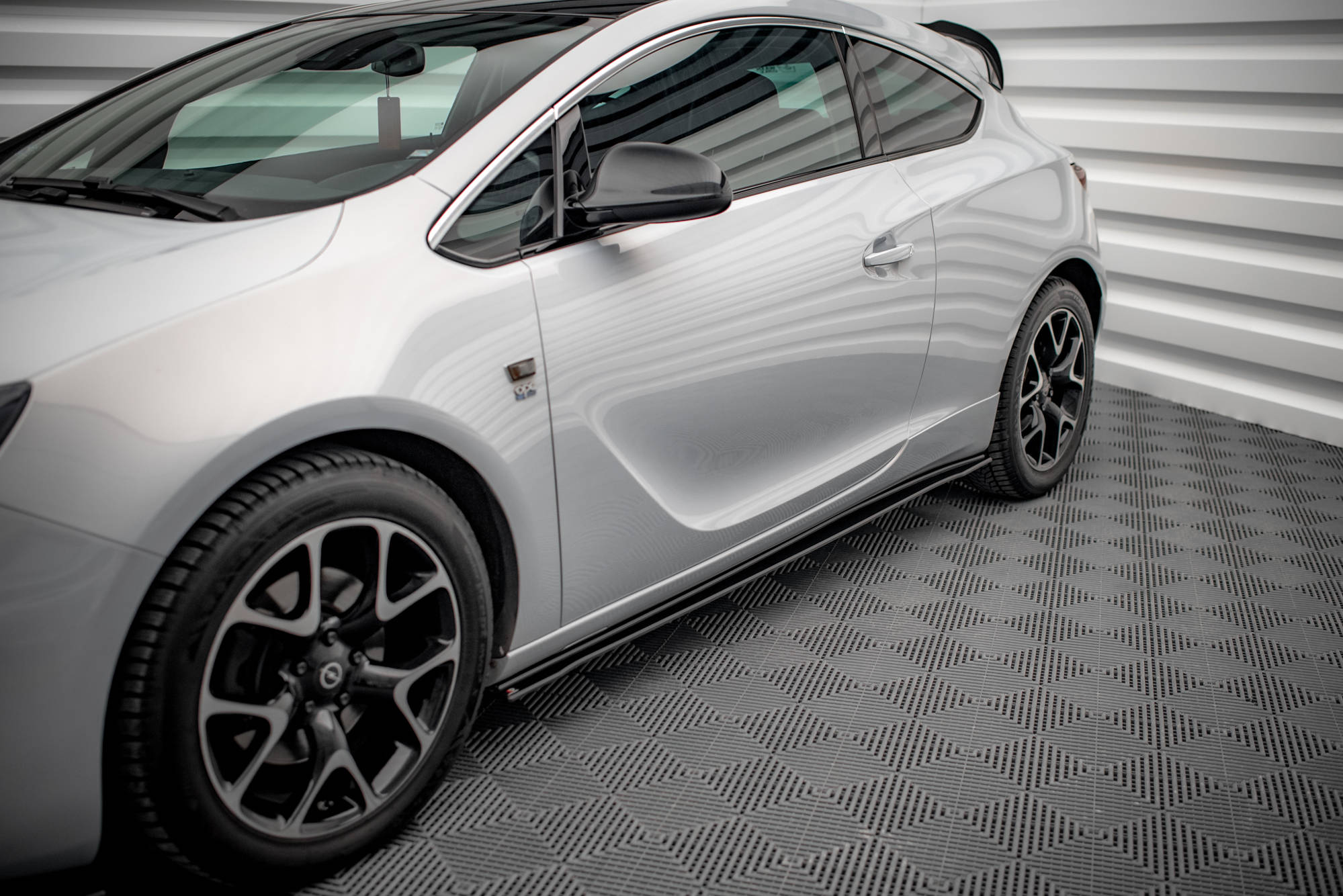 Maxton Design Street Pro Street+ Seitenschweller Leisten passend für Opel Astra GTC OPC-Line J