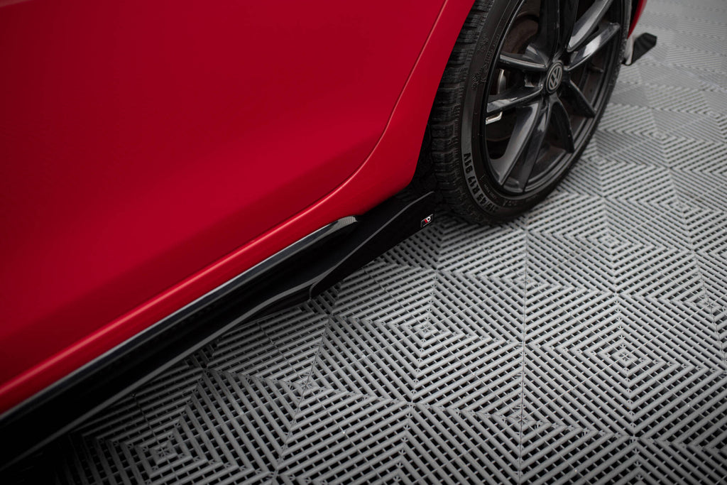 Maxton Design Street Pro Street+ Seitenschweller Leisten + Flaps passend für VW Golf GTI Mk6 schwarz Hochglanz