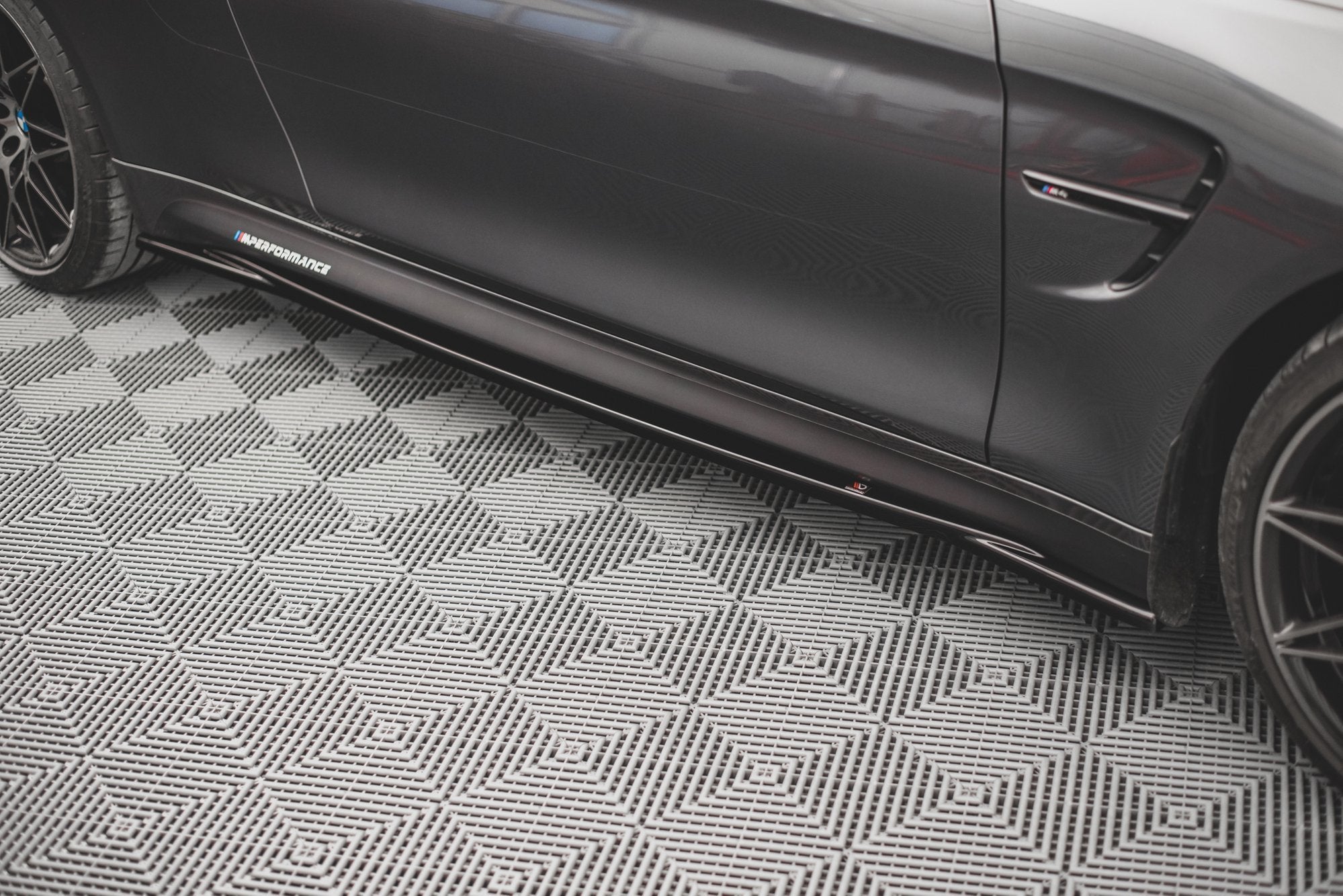 Maxton Design Street+ Seitenschweller Leisten V.2 passend für BMW M4 F82 schwarz Hochglanz