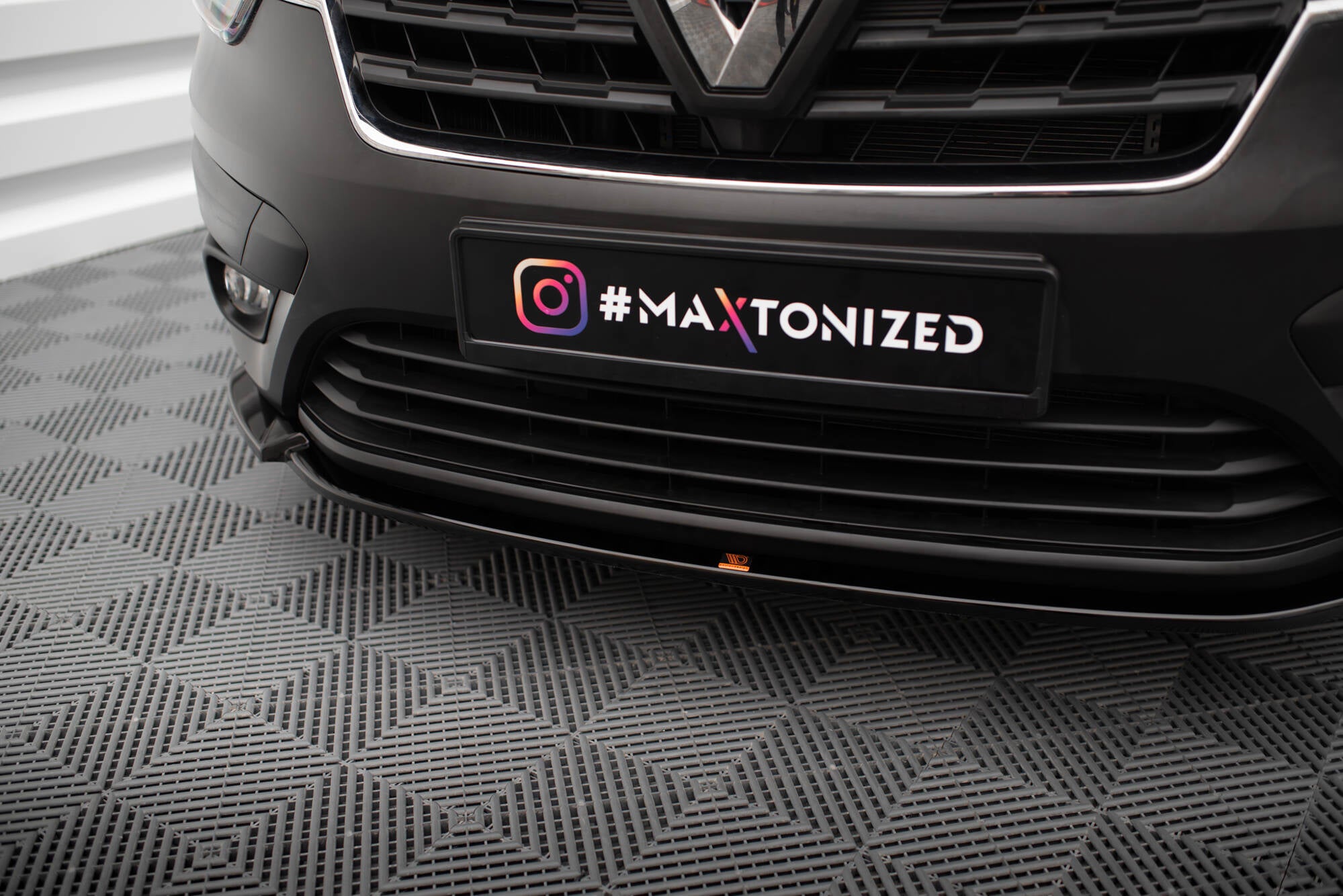 Maxton Design Street+ Spoilerlippe Front Ansatz passend für Renault Express Mk2 schwarz Hochglanz