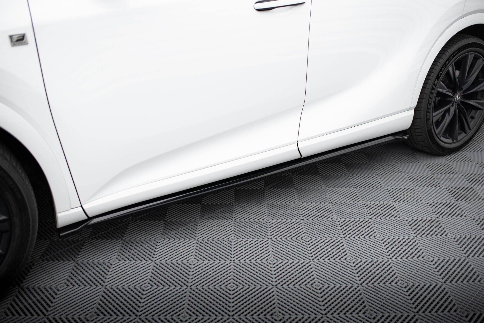 Maxton Design Street+ Seitenschweller Leisten passend für Lexus RX F-Sport Mk5 schwarz Hochglanz