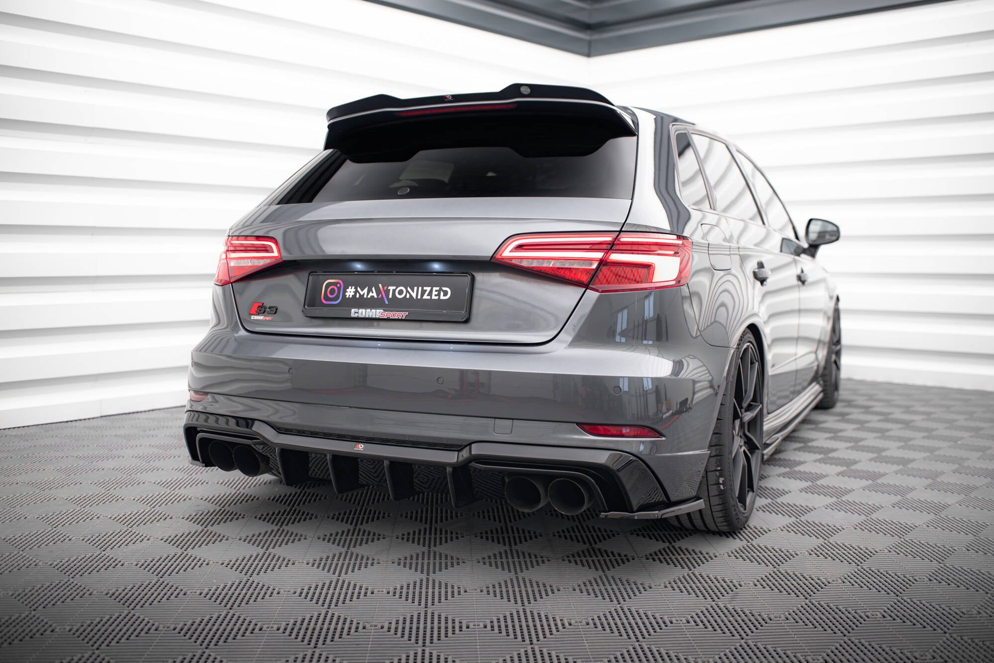Maxton Design Heck Ansatz Flaps Diffusor V.2 passend für Audi S3 / A3 S-Line Sportback 8V Facelift schwarz Hochglanz