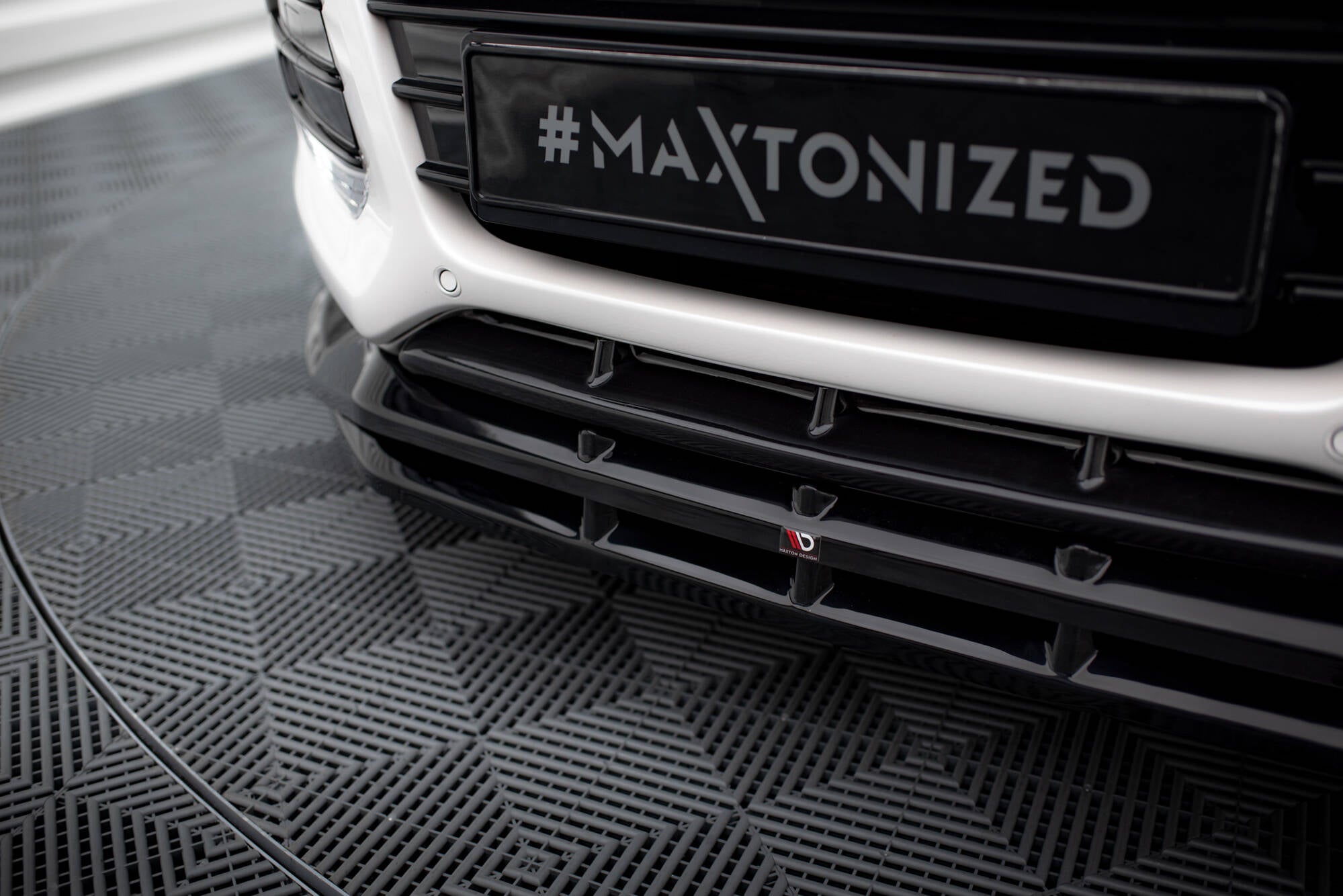 Maxton Design Street+ Spoilerlippe Front Ansatz passend für Ford Kuga ST-Line Mk2 schwarz Hochglanz