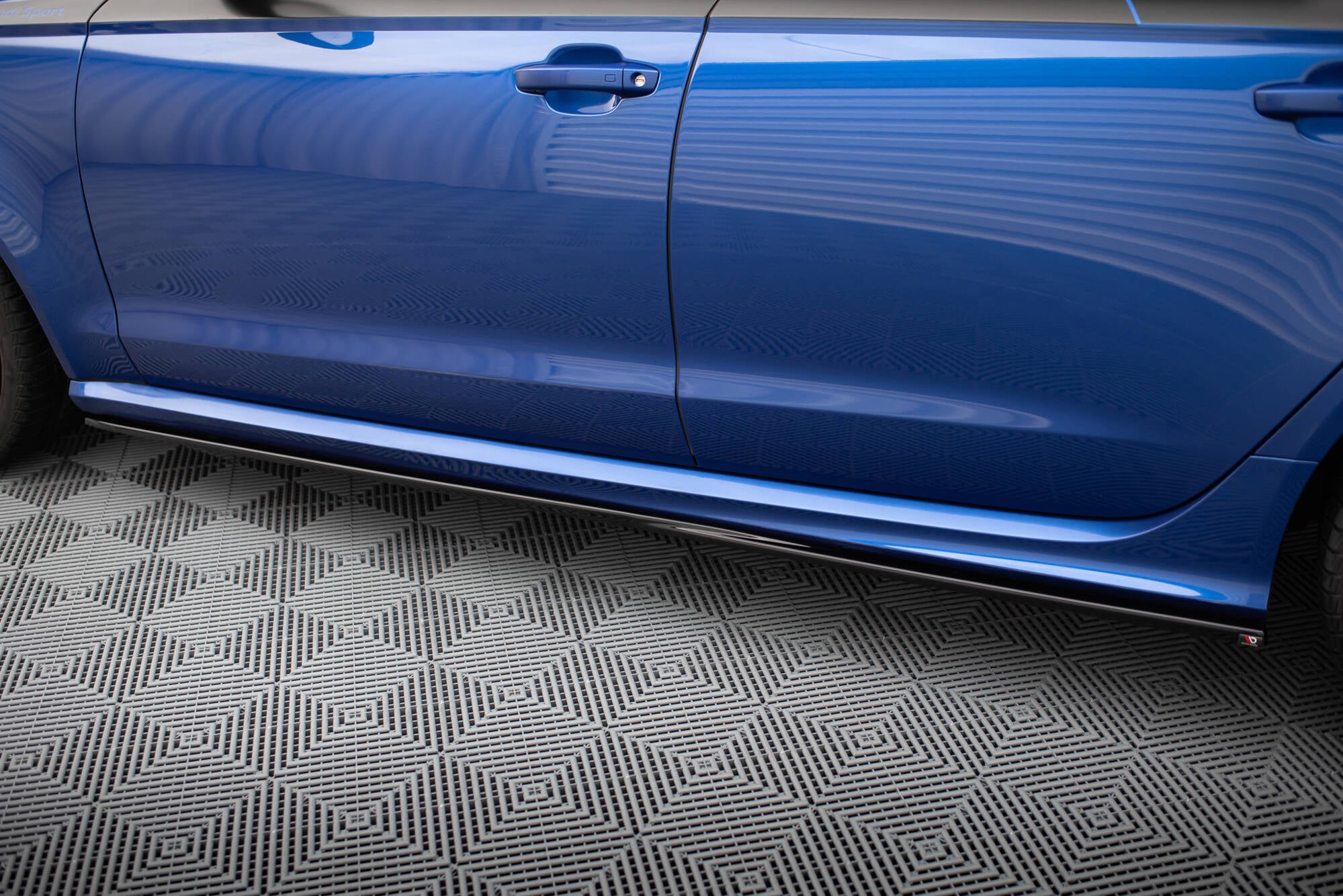 Maxton Design Street+ Seitenschweller Leisten V.2 passend für Audi RS6 C7 / C7 Facelift schwarz Hochglanz