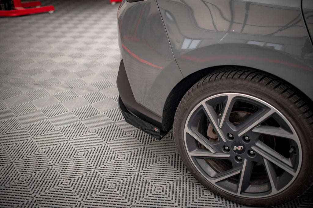 Maxton Design Hintere Seiten Flaps passend für Hyundai I30 Fastback N-Line Mk3 Facelift schwarz Hochglanz