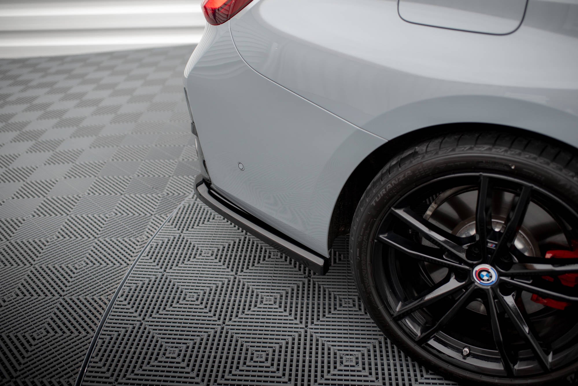 Maxton Design Heck Ansatz Flaps Diffusor passend für BMW M340i G20 / G21 Facelift schwarz Hochglanz