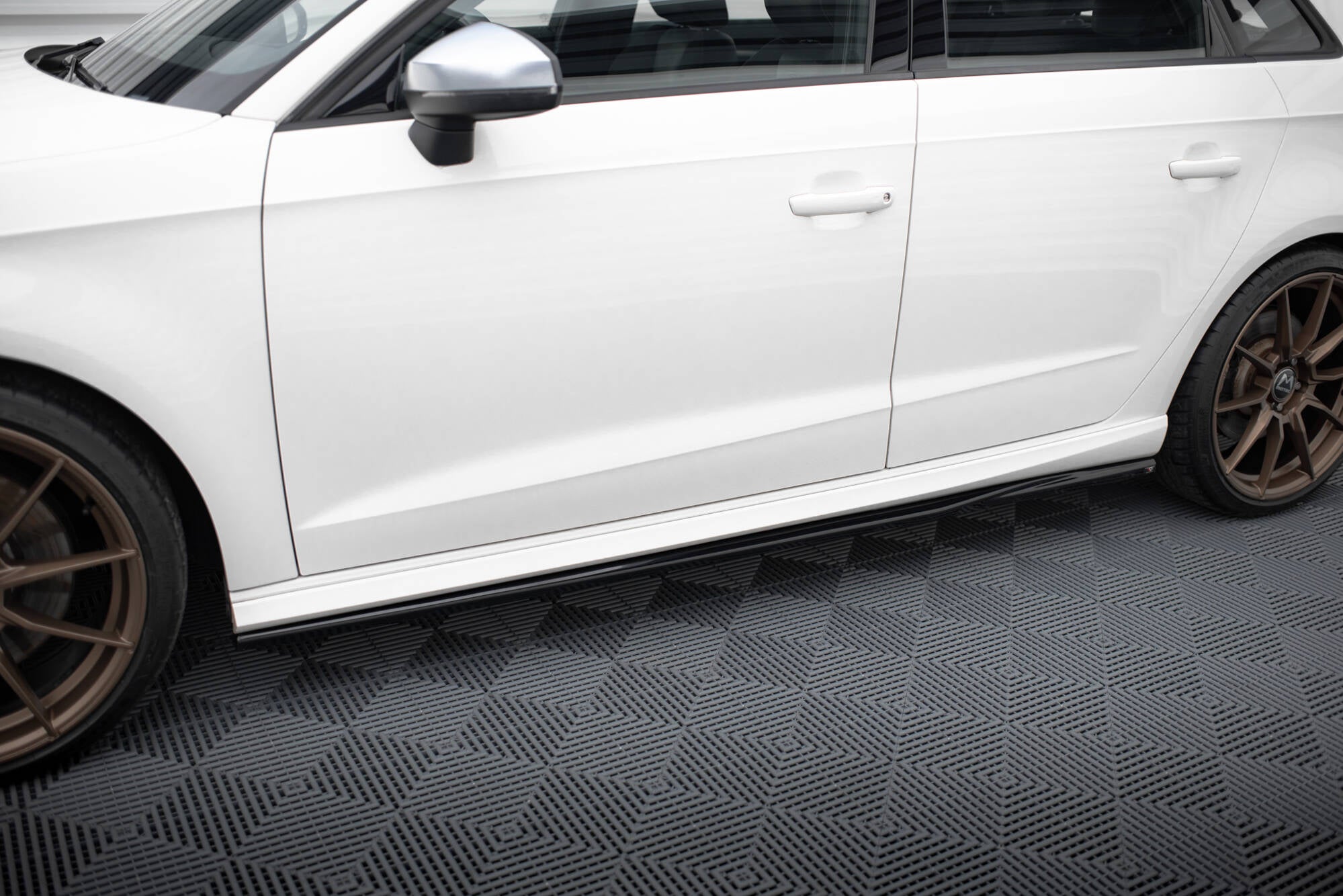 Maxton Design Street+ Seitenschweller Leisten passend für V.3 passend für Audi S3 / A3 S-Line Sportback 8V / 8V Facelift schwarz Hochglanz