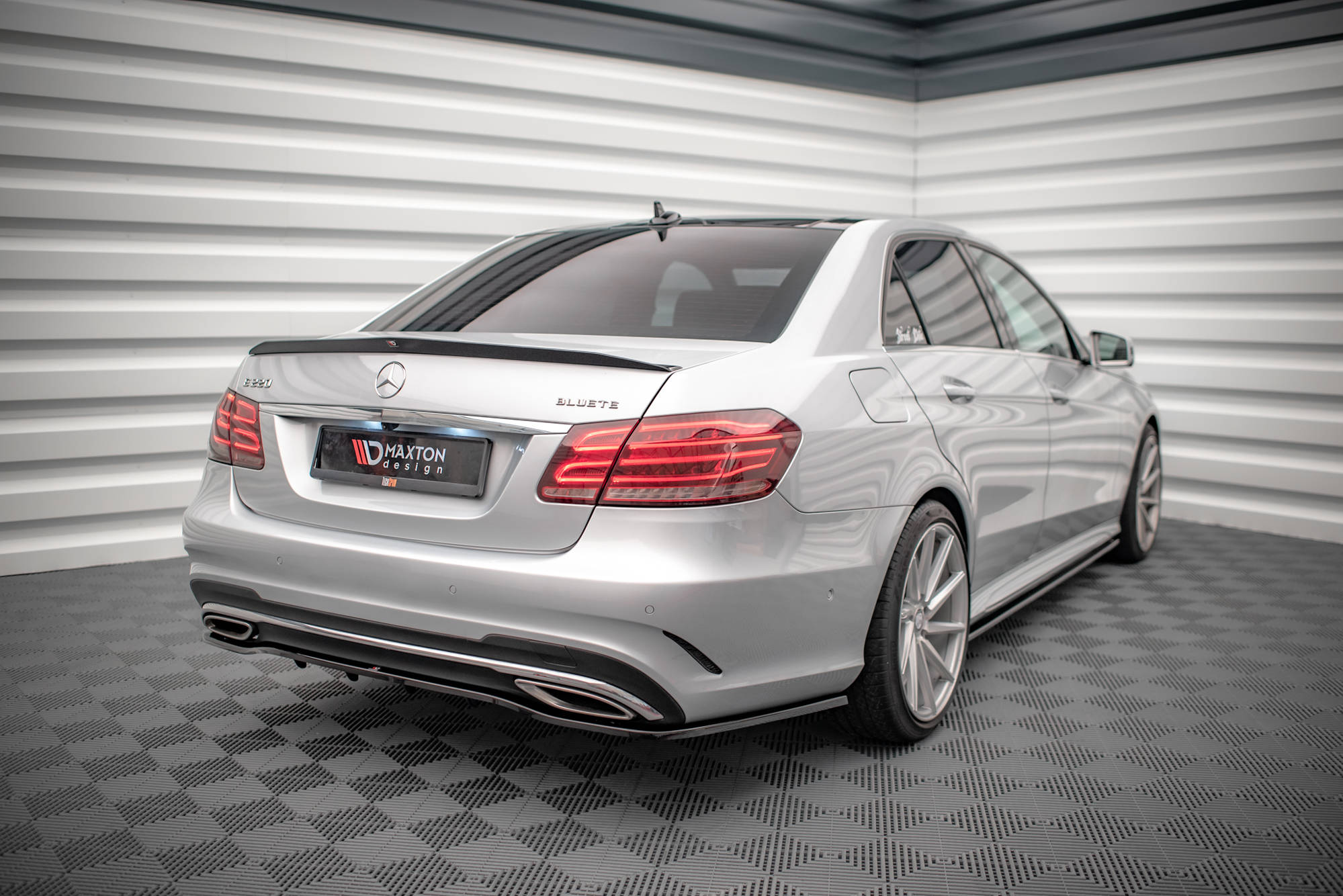 Maxton Design Spoiler CAP passend für Mercedes-Benz E63 AMG / AMG-Line / Standard Limousine W212 Facelift schwarz Hochglanz