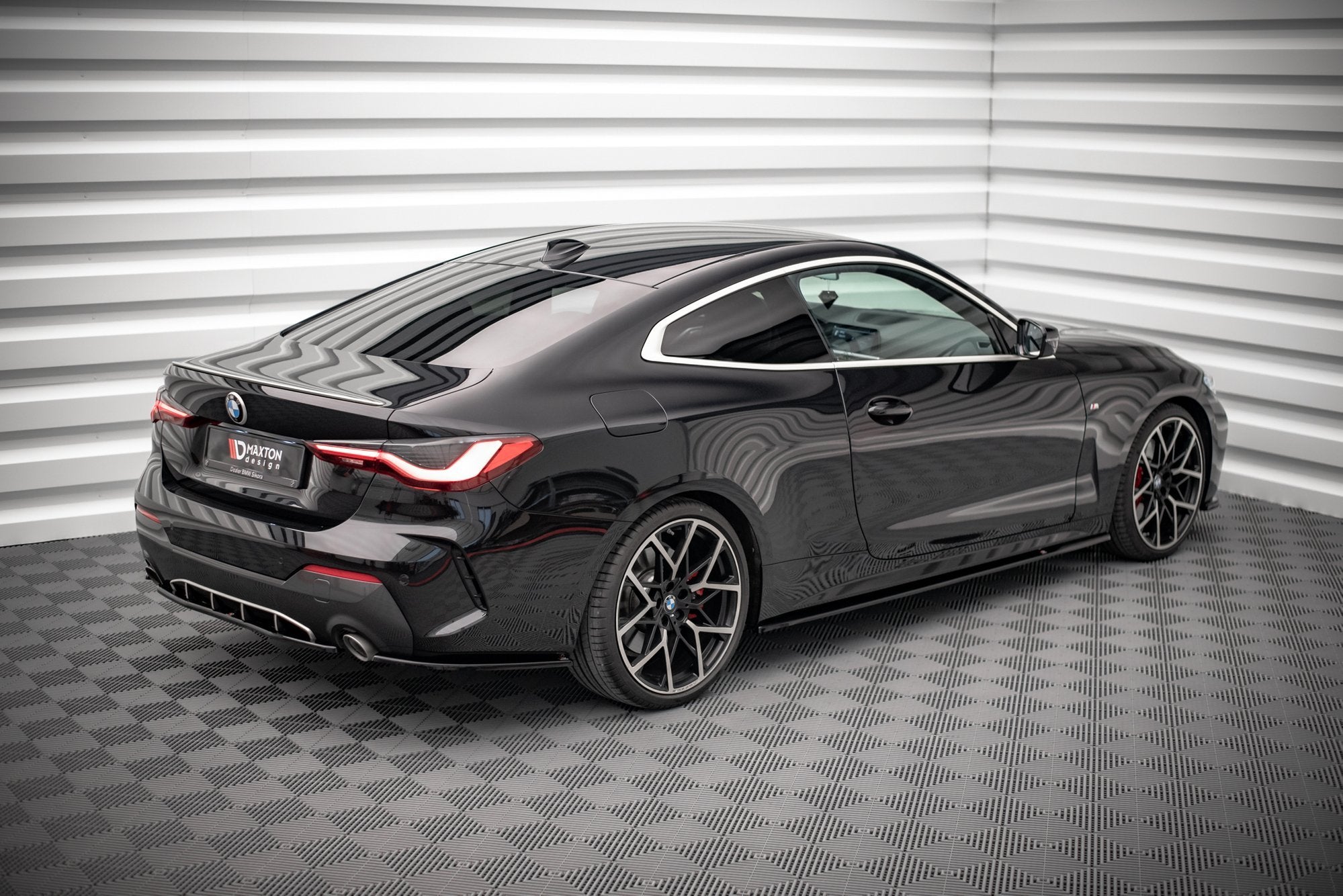Maxton Design Heck Ansatz Flaps Diffusor V.1 passend für BMW 4er M-Paket G22 / G23 / G22 Facelift / G23 Facelift schwarz Hochglanz