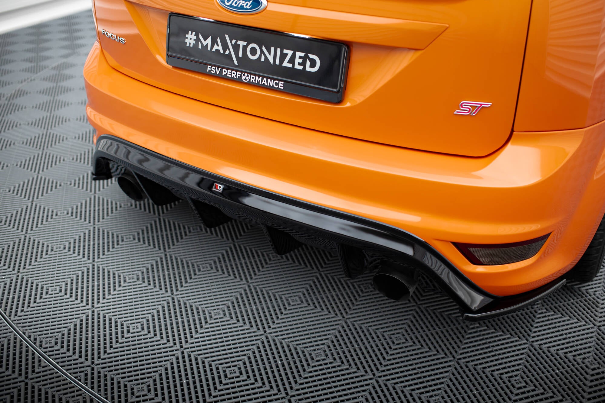 Maxton Design Diffusor Heck Ansatz passend für Ford Focus ST Mk2 FL schwarz Hochglanz