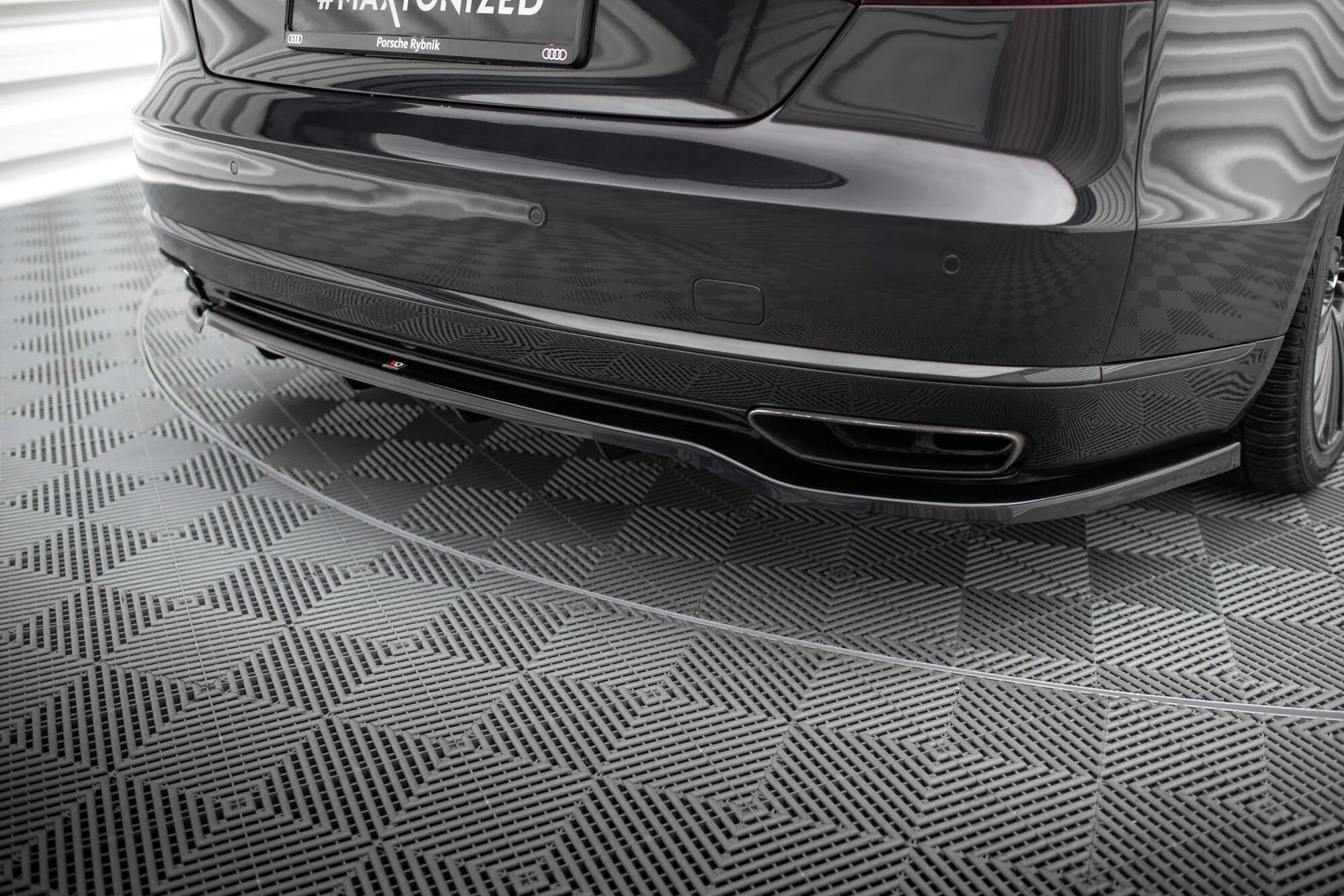 Maxton Design Street+ Mittlerer Diffusor RACE passend für Audi A8 D4 Facelift schwarz Hochglanz