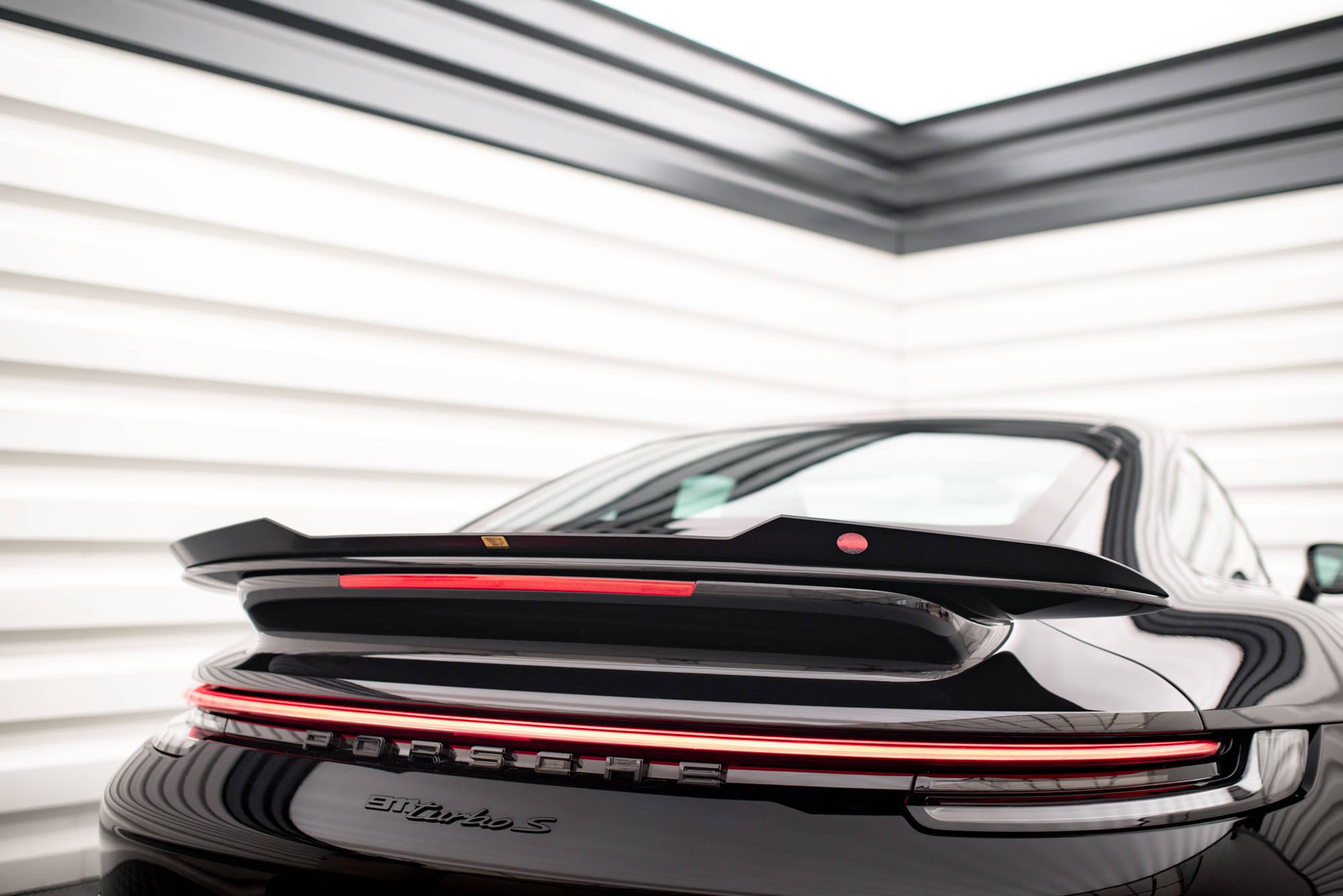 Maxton Design Spoiler CAP passend für Porsche 911 Turbo S 992 schwarz Hochglanz