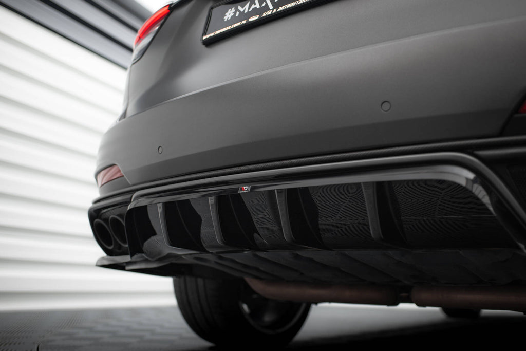 Maxton Design Street+ Mittlerer Diffusor RACE passend für Maserati Levante Trofeo Mk1 schwarz Hochglanz