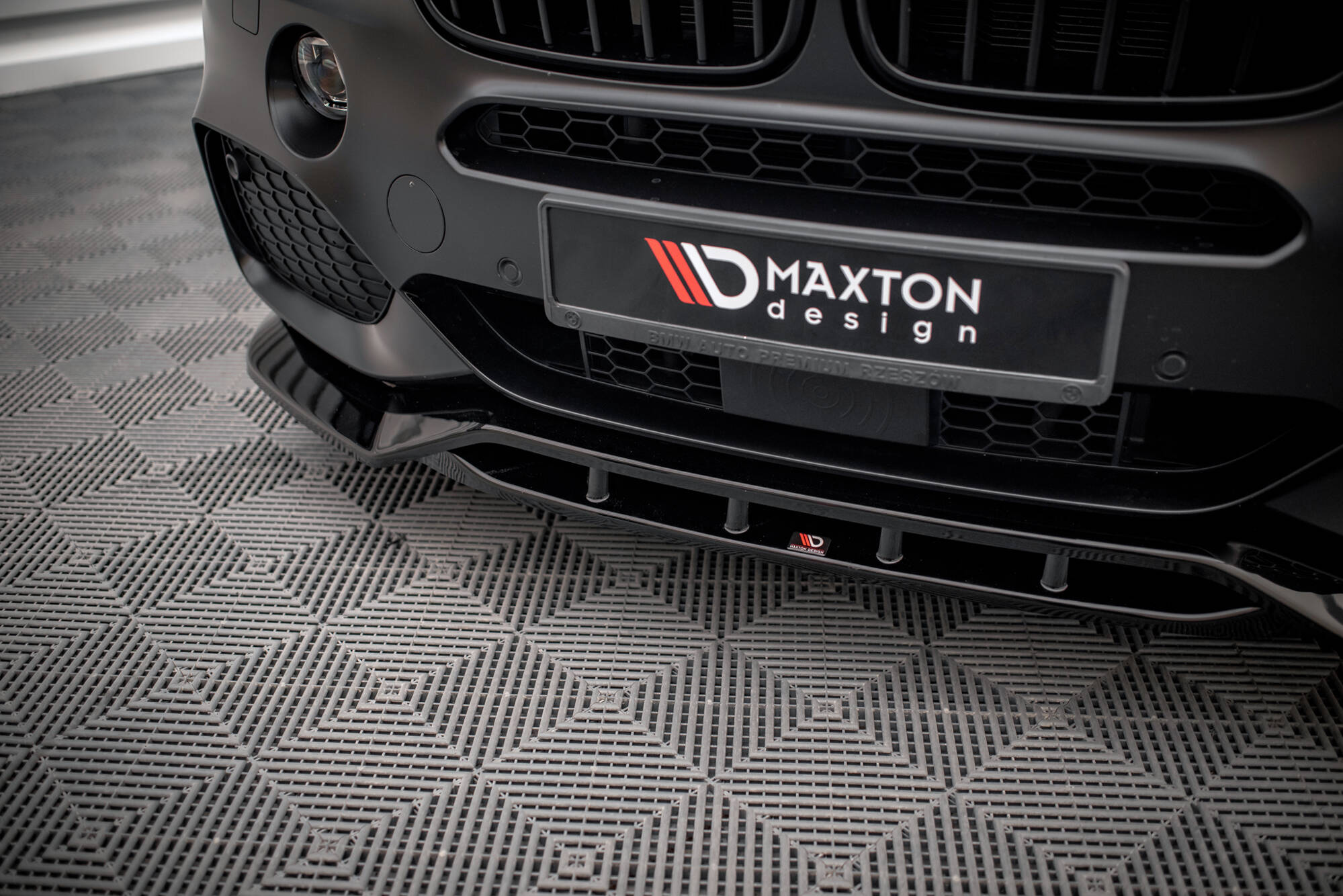Maxton Design Street+ Spoilerlippe Front Ansatz V.2 passend für BMW X5 M-Paket F15 schwarz Hochglanz