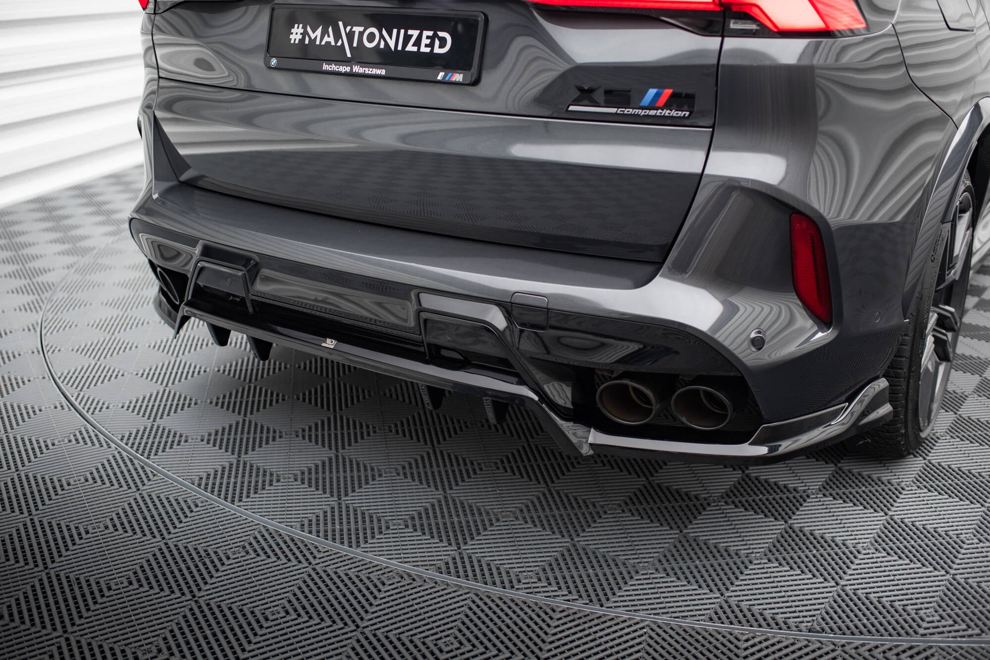 Maxton Design Street+ Mittlerer Diffusor RACE passend für BMW X5 M F95 / F95 Facelift schwarz Hochglanz