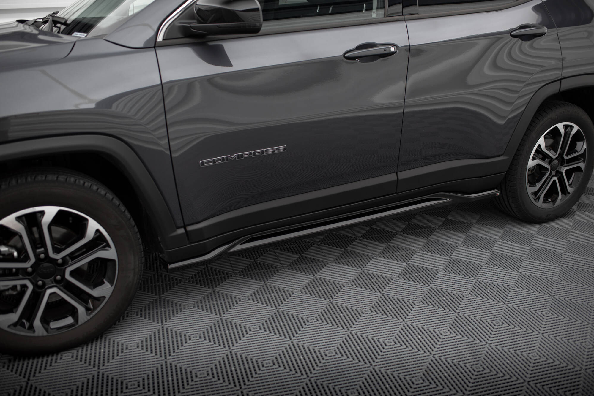 Maxton Design Street+ Seitenschweller Leisten passend für Jeep Compass Limited Mk2 Facelift schwarz Hochglanz