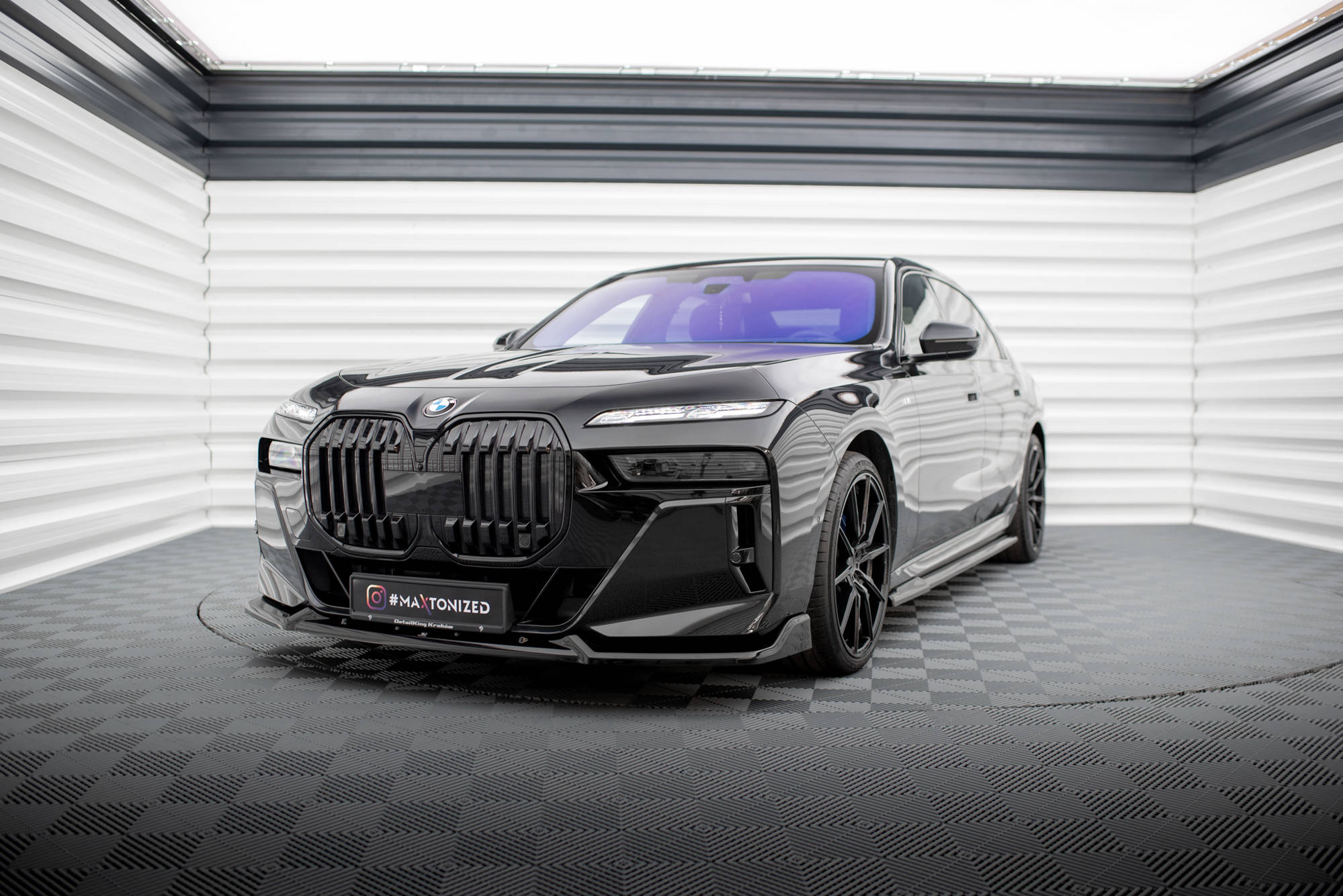 Maxton Design Street+ Spoilerlippe Front Ansatz V.2 passend für BMW 7 M-Paket / M760e / i7 M-Paket G70 schwarz Hochglanz