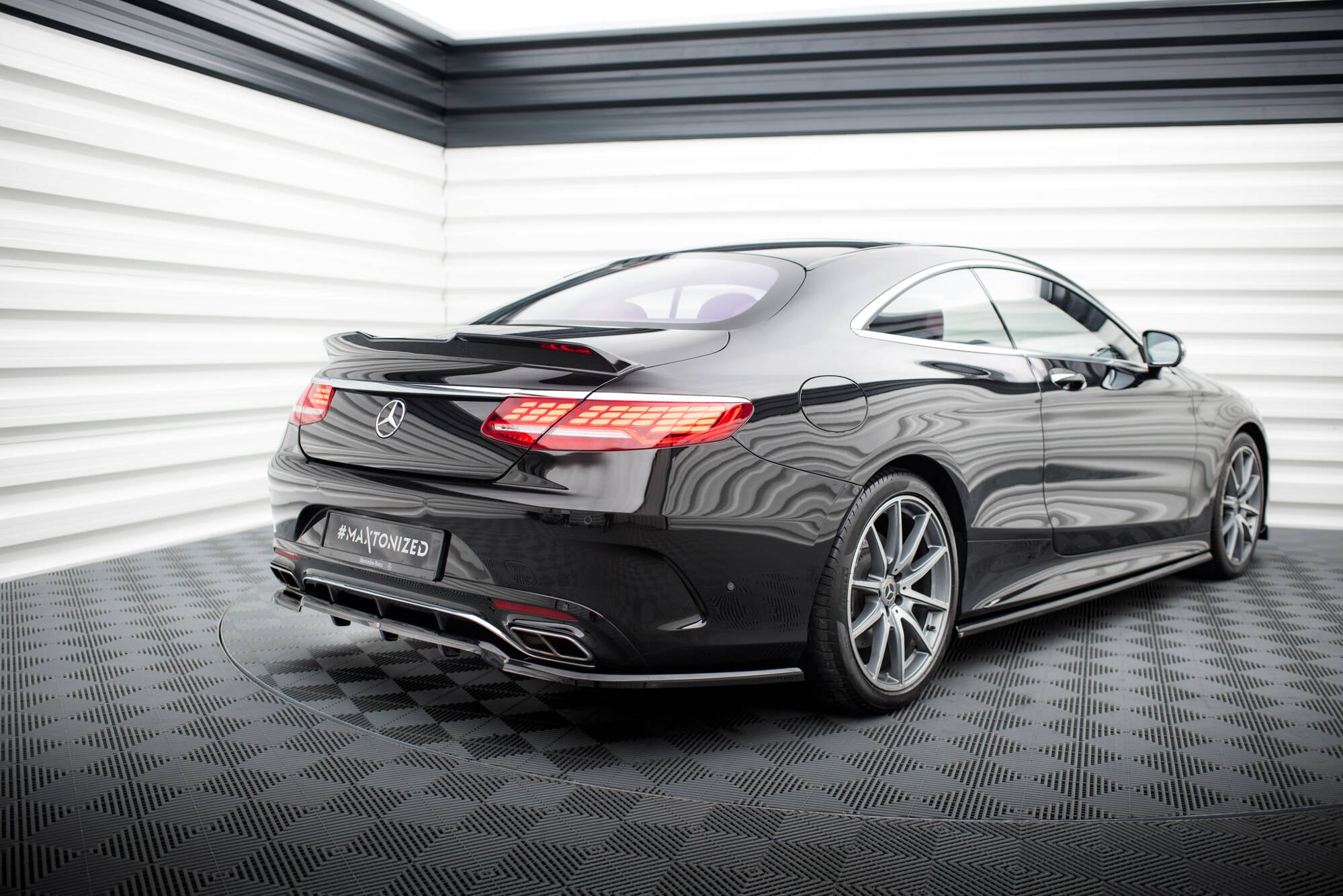 Maxton Design Street+ Mittlerer Diffusor RACE passend für Mercedes-Benz S Coupe AMG-Line C217 Facelift schwarz Hochglanz