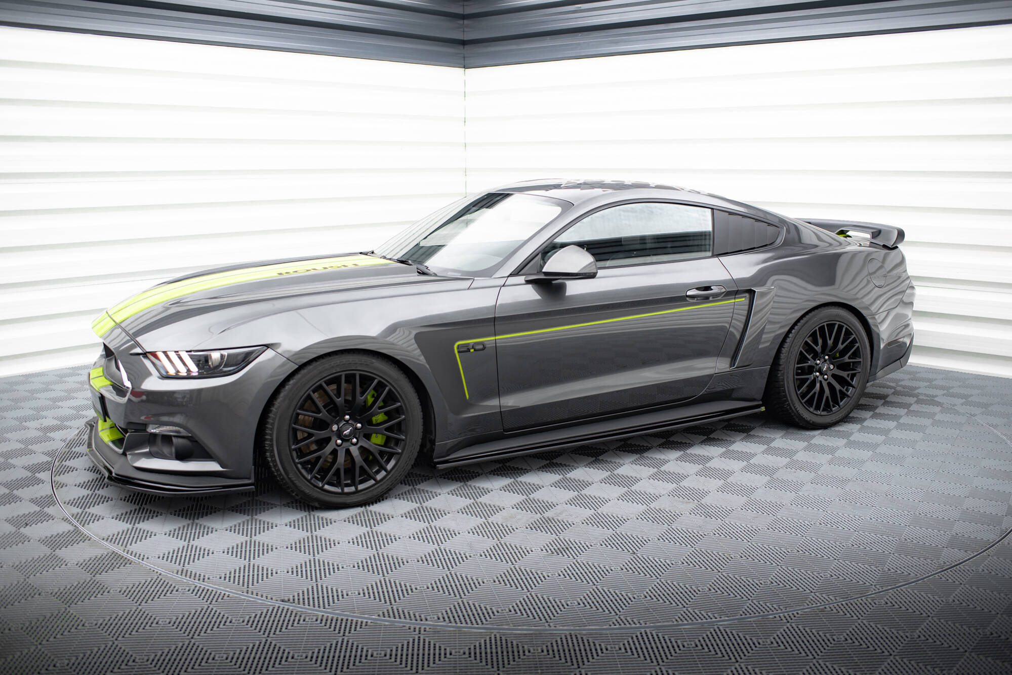 Maxton Design Street+ Seitenschweller Leisten passend für Ford Mustang GT Mk6 schwarz Hochglanz