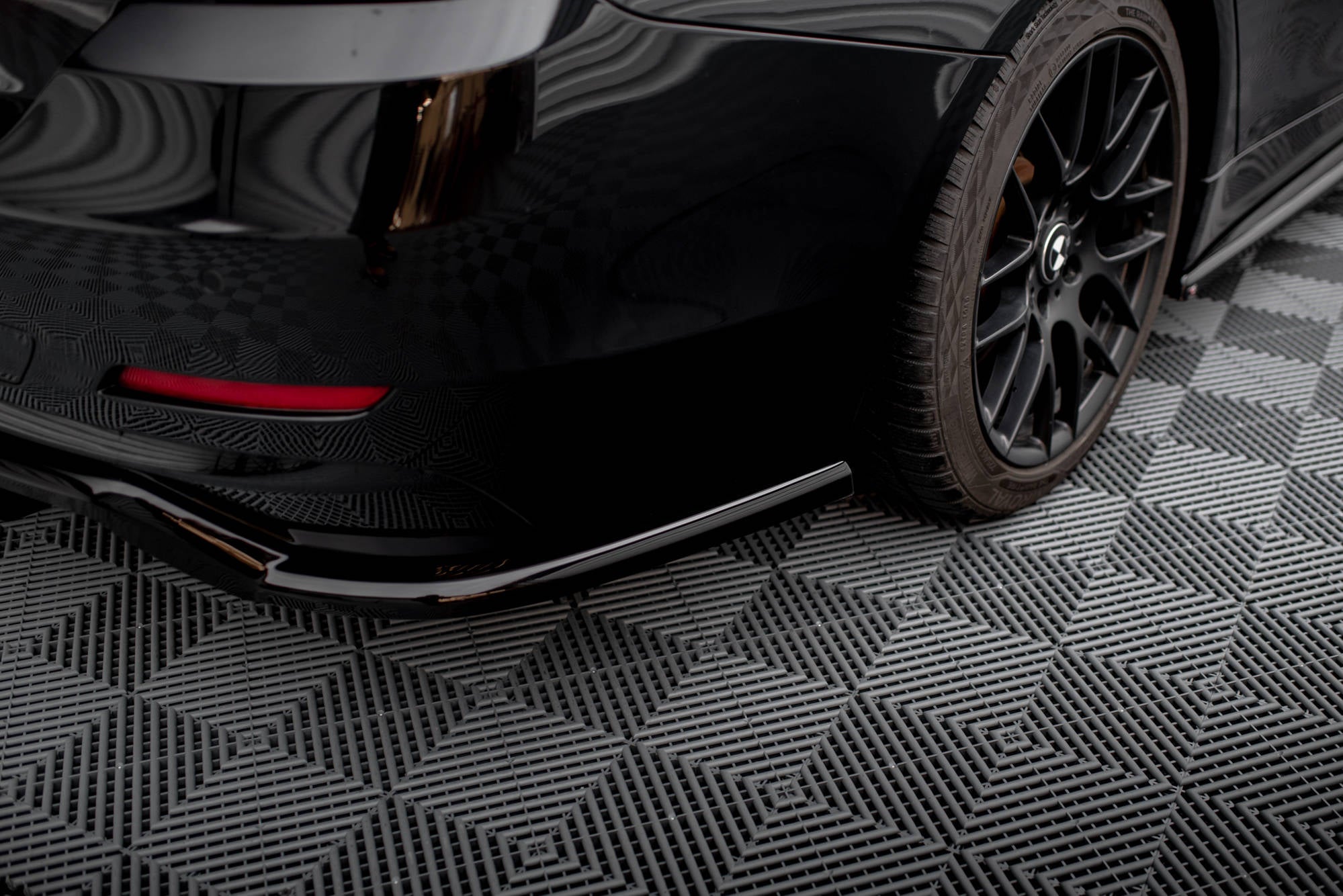 Maxton Design Street+ Mittlerer Diffusor RACE passend für BMW 4er Gran Coupe F36 schwarz Hochglanz