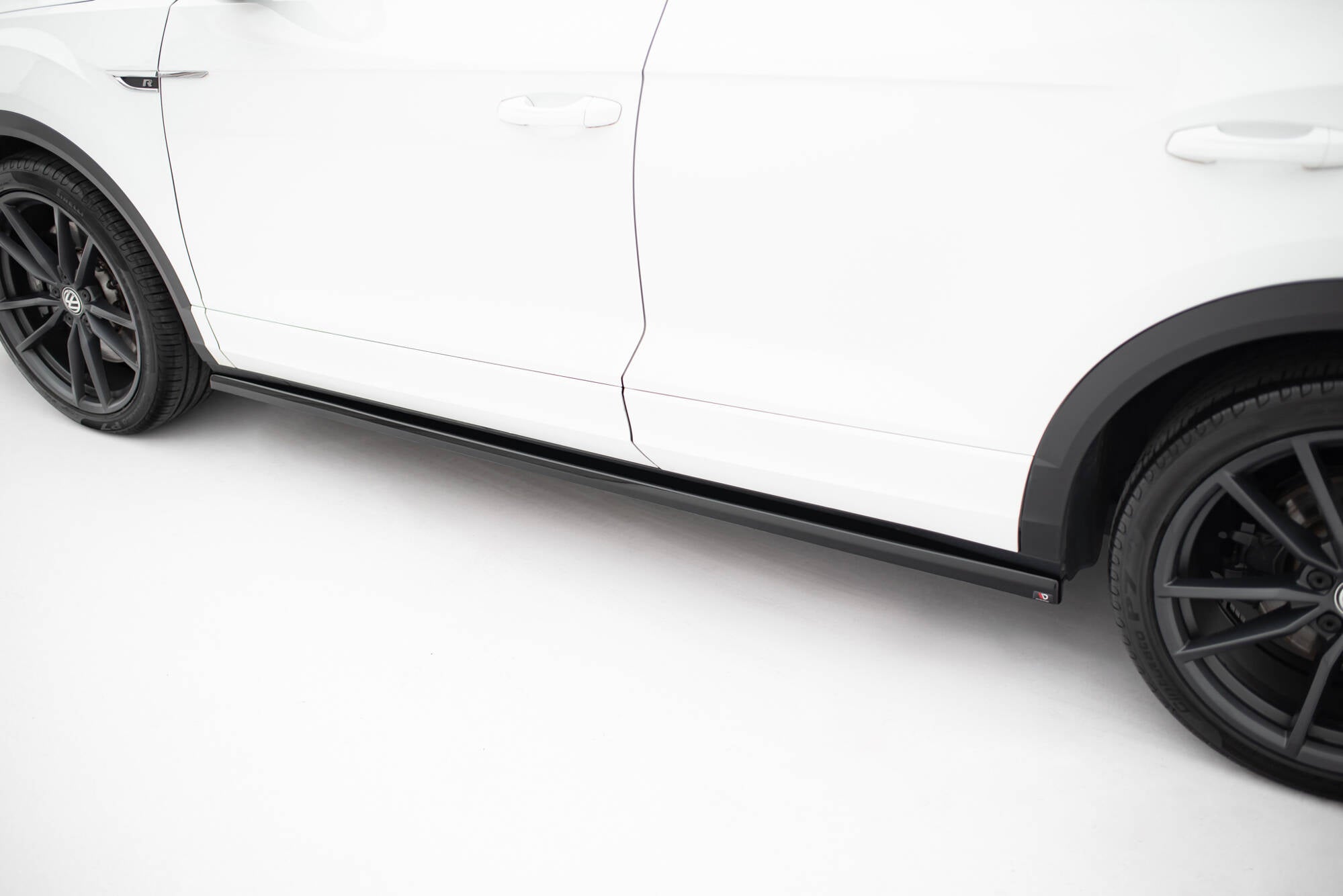 Maxton Design Street+ Seitenschweller Leisten passend für VW T-Roc R / R-Line Mk1 schwarz Hochglanz