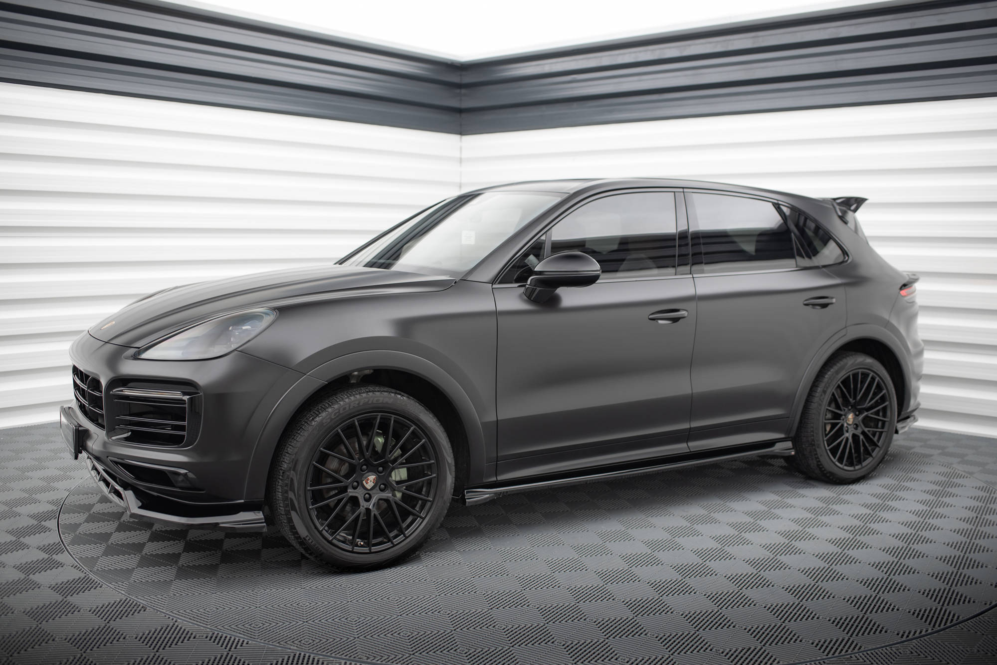 Maxton Design Street+ Seitenschweller Leisten passend für V.1 passend für Porsche Cayenne SUV / Coupe Mk3 Facelift schwarz Hochglanz
