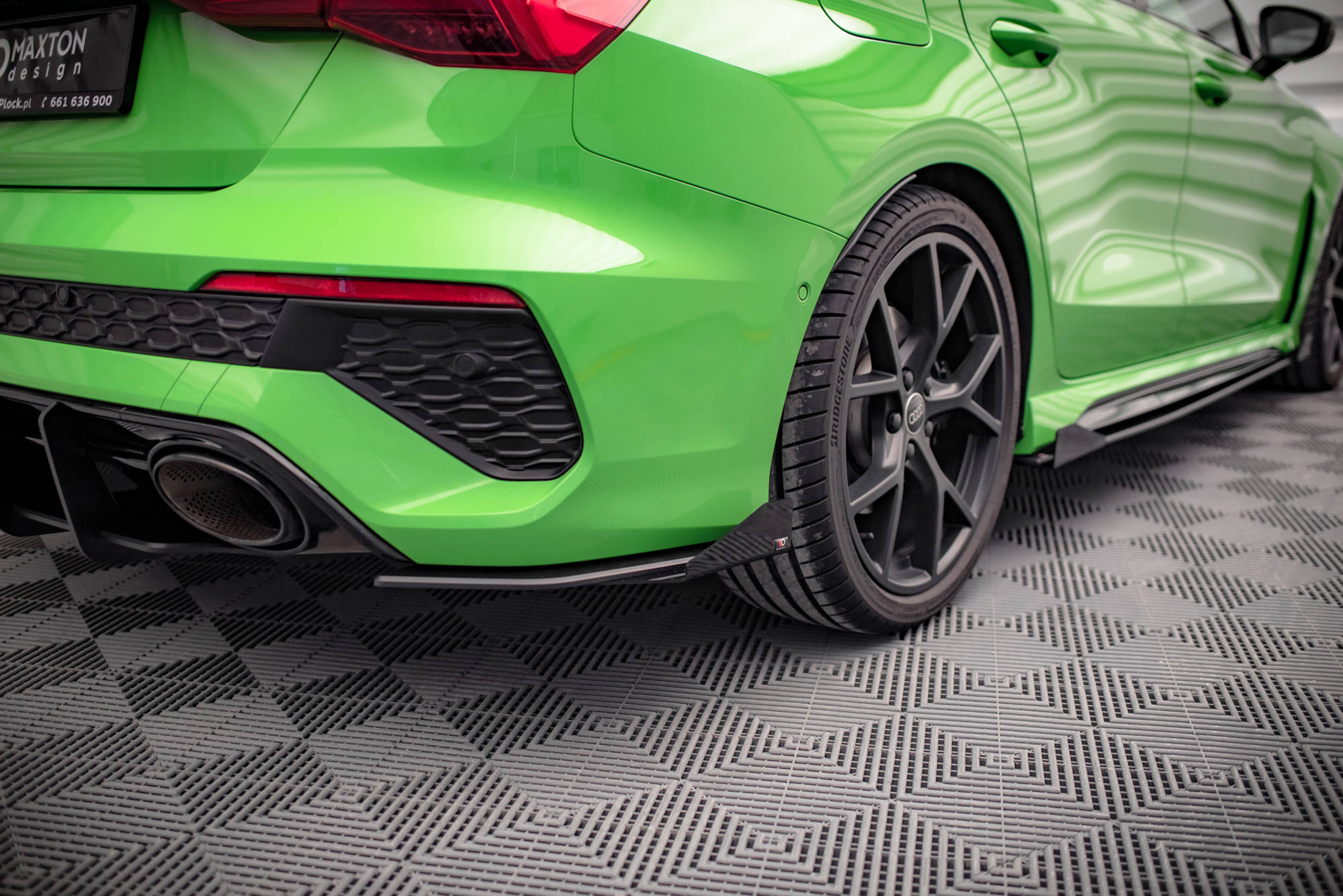 Maxton Design Hintere Seiten Flaps passend für Audi RS3 Limousine 8Y schwarz Hochglanz