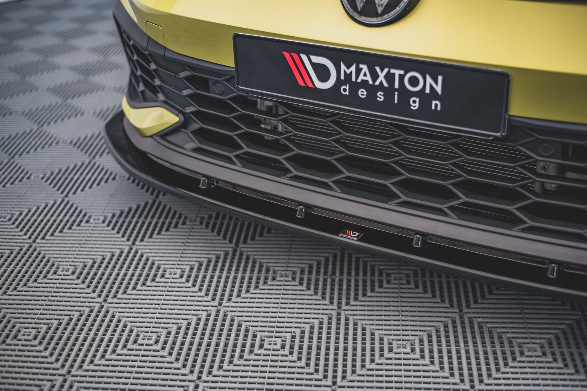 Maxton Design Street+ Spoilerlippe Front Ansatz V.4 passend für VW Golf GTI Clubsport Mk8 schwarz Hochglanz
