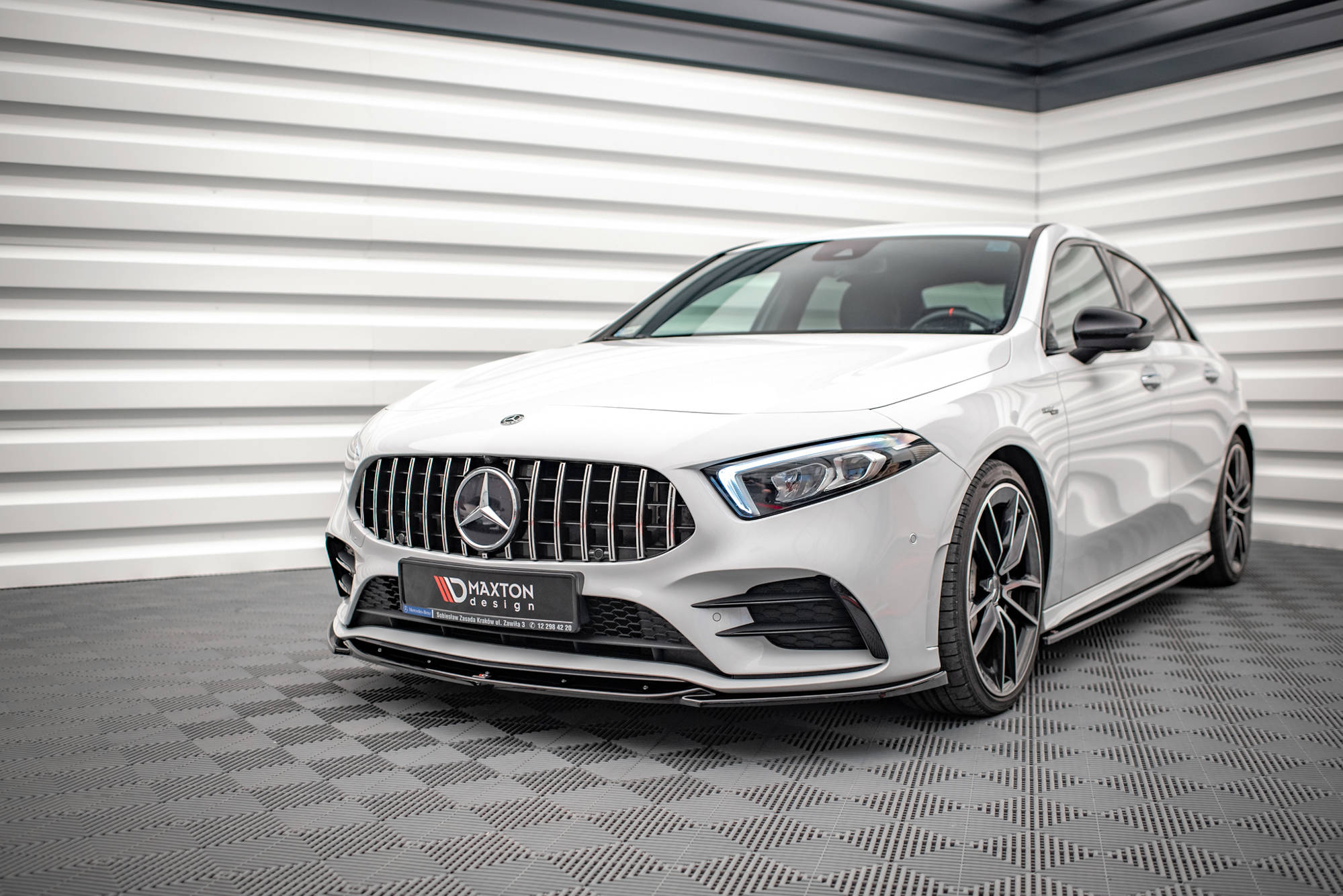 Maxton Design Street+ Spoilerlippe Front Ansatz V.5 passend für Mercedes A35 AMG / AMG-Line W177 schwarz Hochglanz