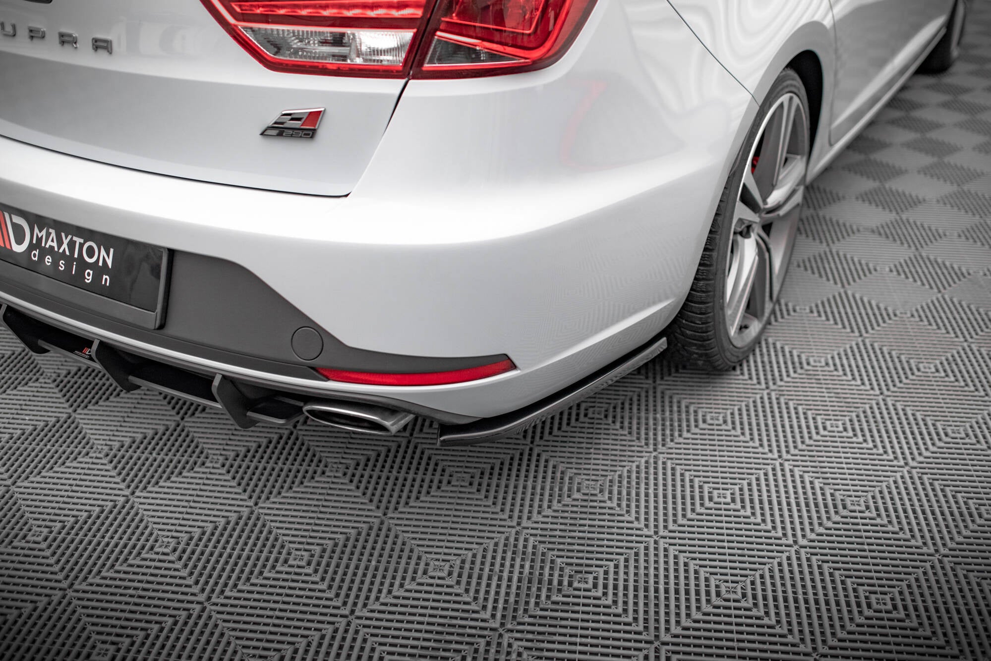Maxton Design Heck Ansatz Flaps Diffusor V.1 passend für Seat Leon Cupra Sportstourer Mk3 schwarz Hochglanz