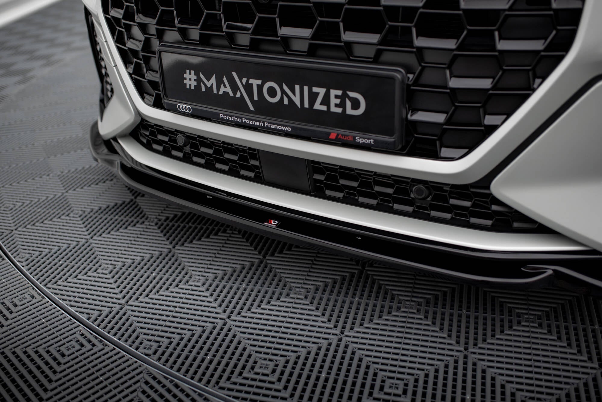 Maxton Design Street+ Spoilerlippe Front Ansatz V.1 passend für Audi RSQ3 Sportback / SUV F3 schwarz Hochglanz