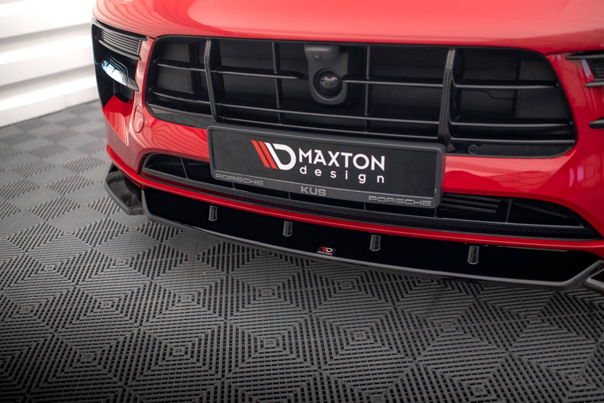 Maxton Design Street+ Spoilerlippe Front Ansatz V.1 passend für Porsche Macan GTS / Sport Design Mk1 Facelift schwarz Hochglanz